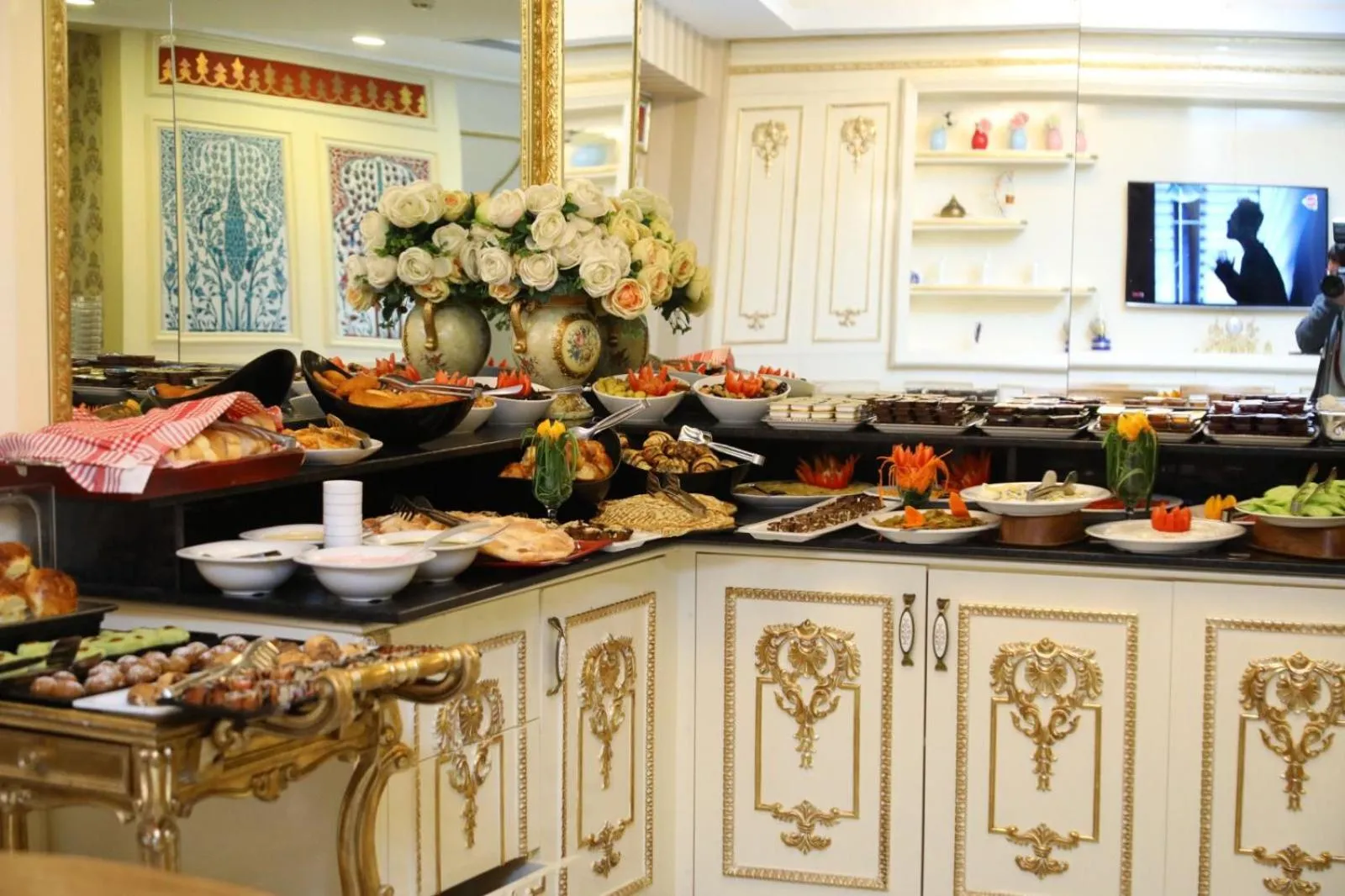 Buffet breakfast in İstasyon Hotel