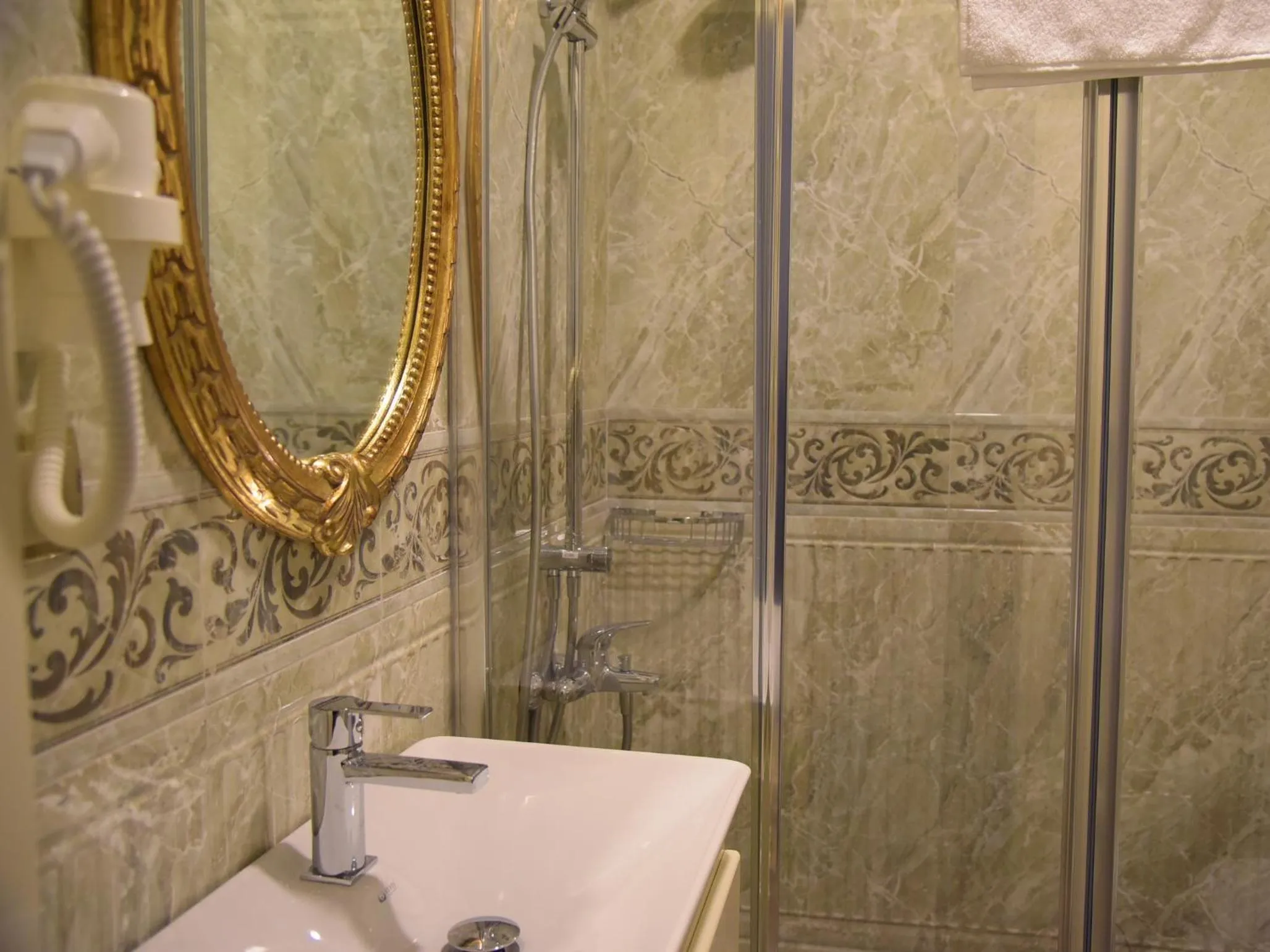 Bathroom in İstasyon Hotel