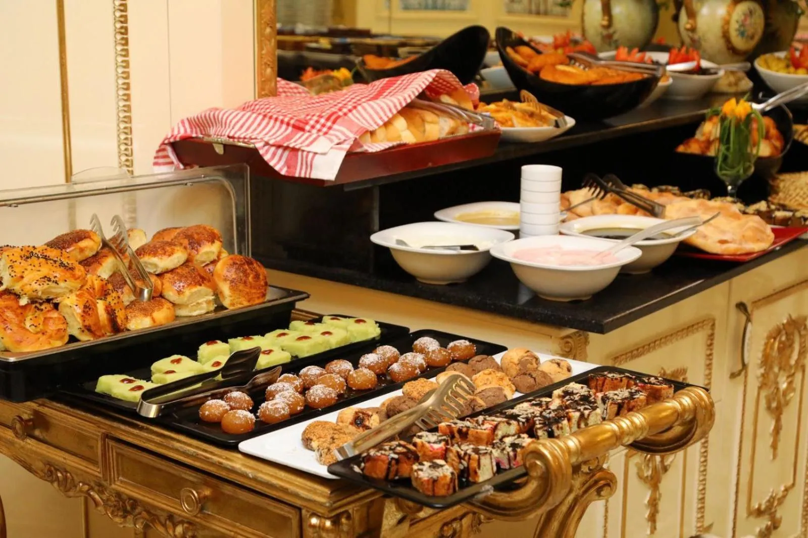 Buffet breakfast in İstasyon Hotel