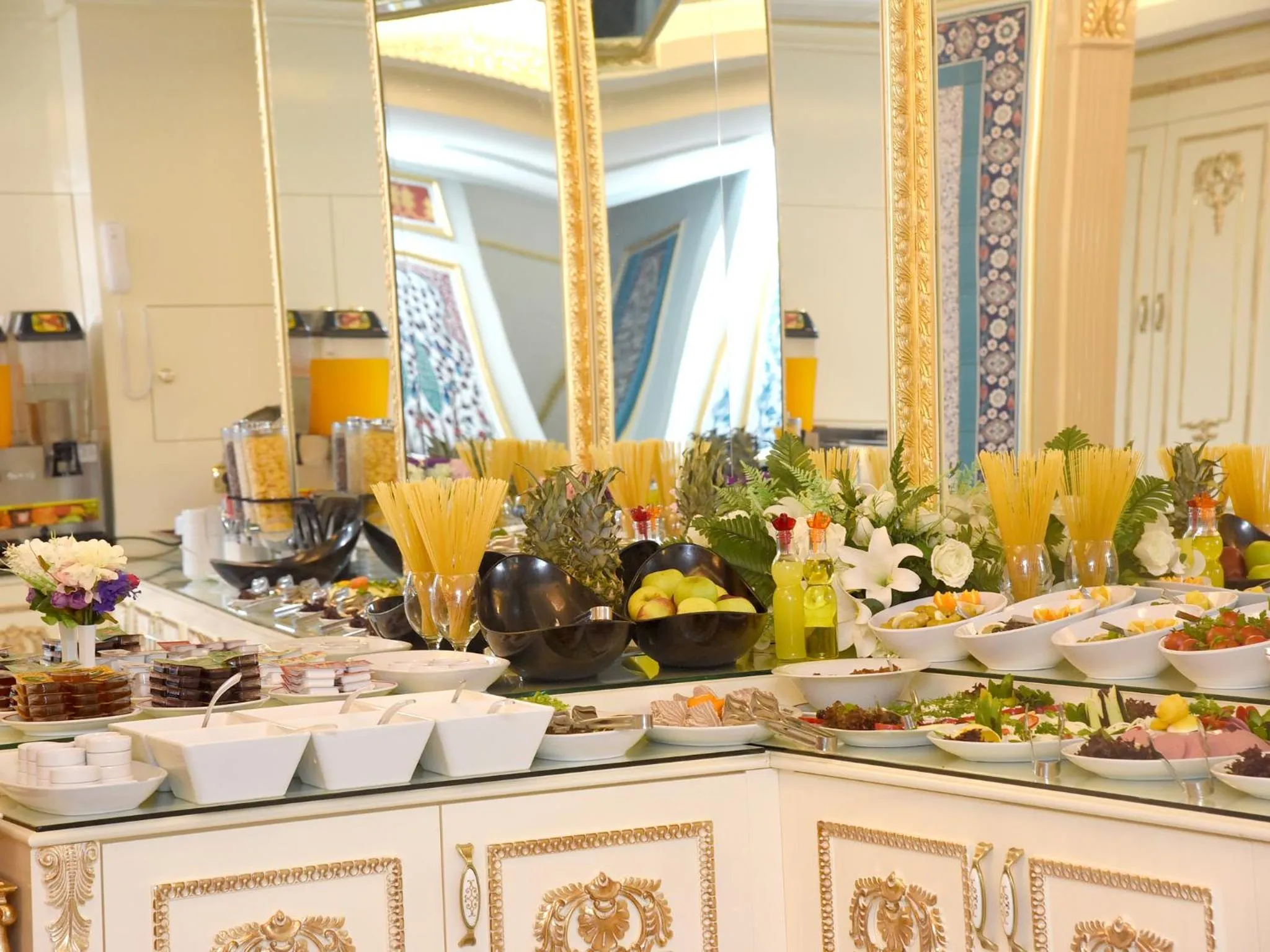 Buffet breakfast in İstasyon Hotel