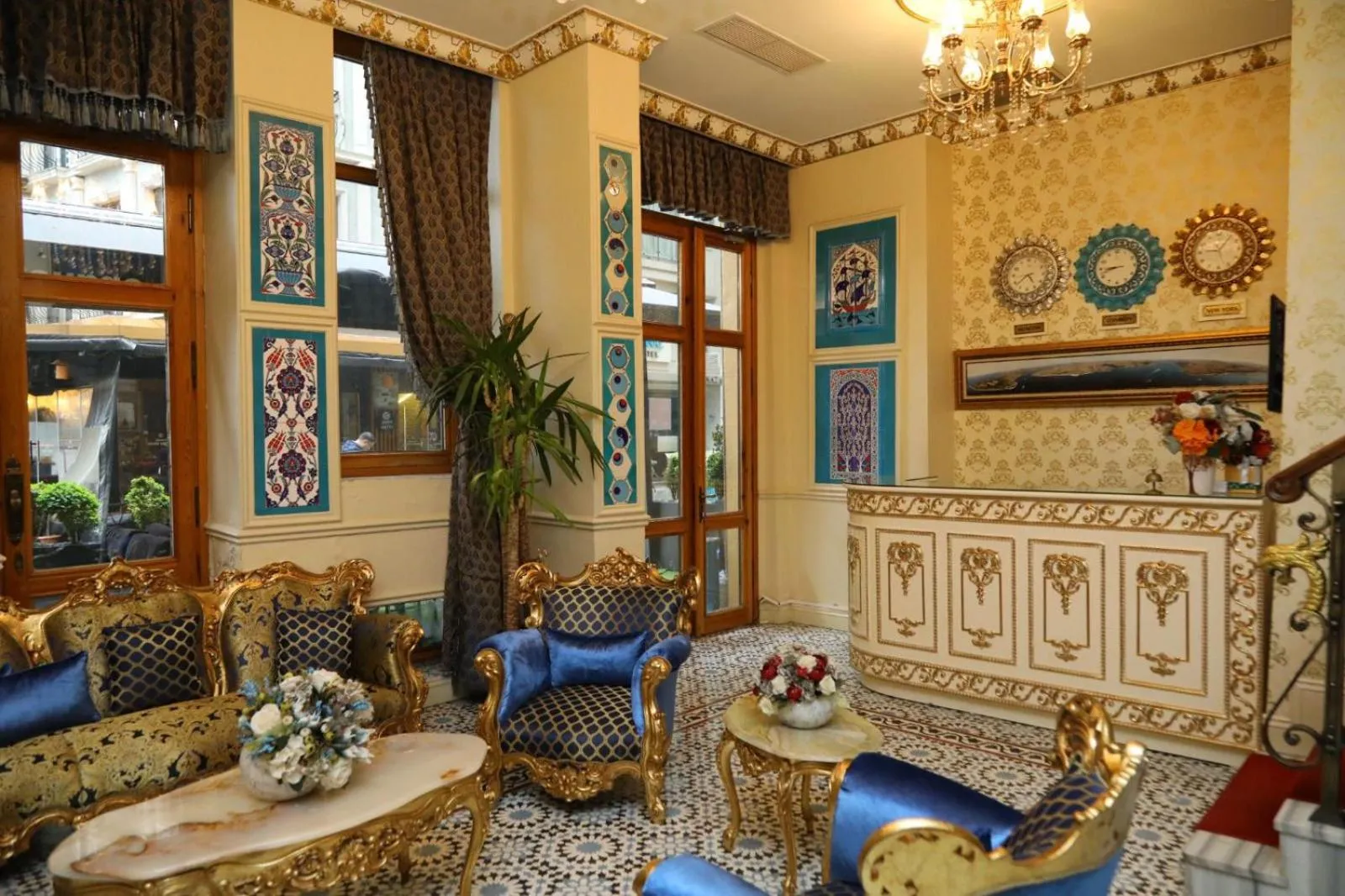 Lobby or reception in İstasyon Hotel