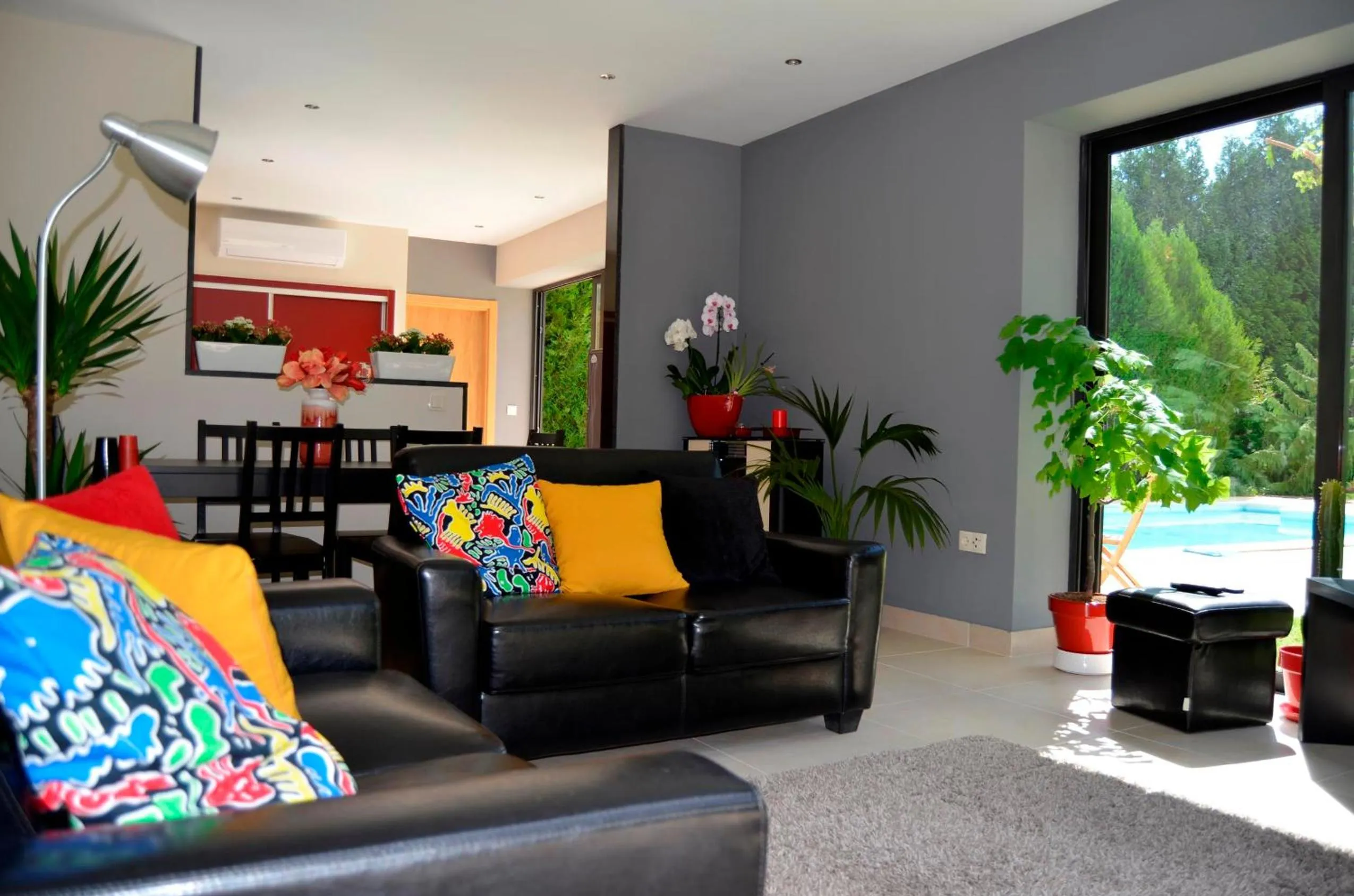 Communal lounge/ TV room in Casa Do Prado Guesthouse