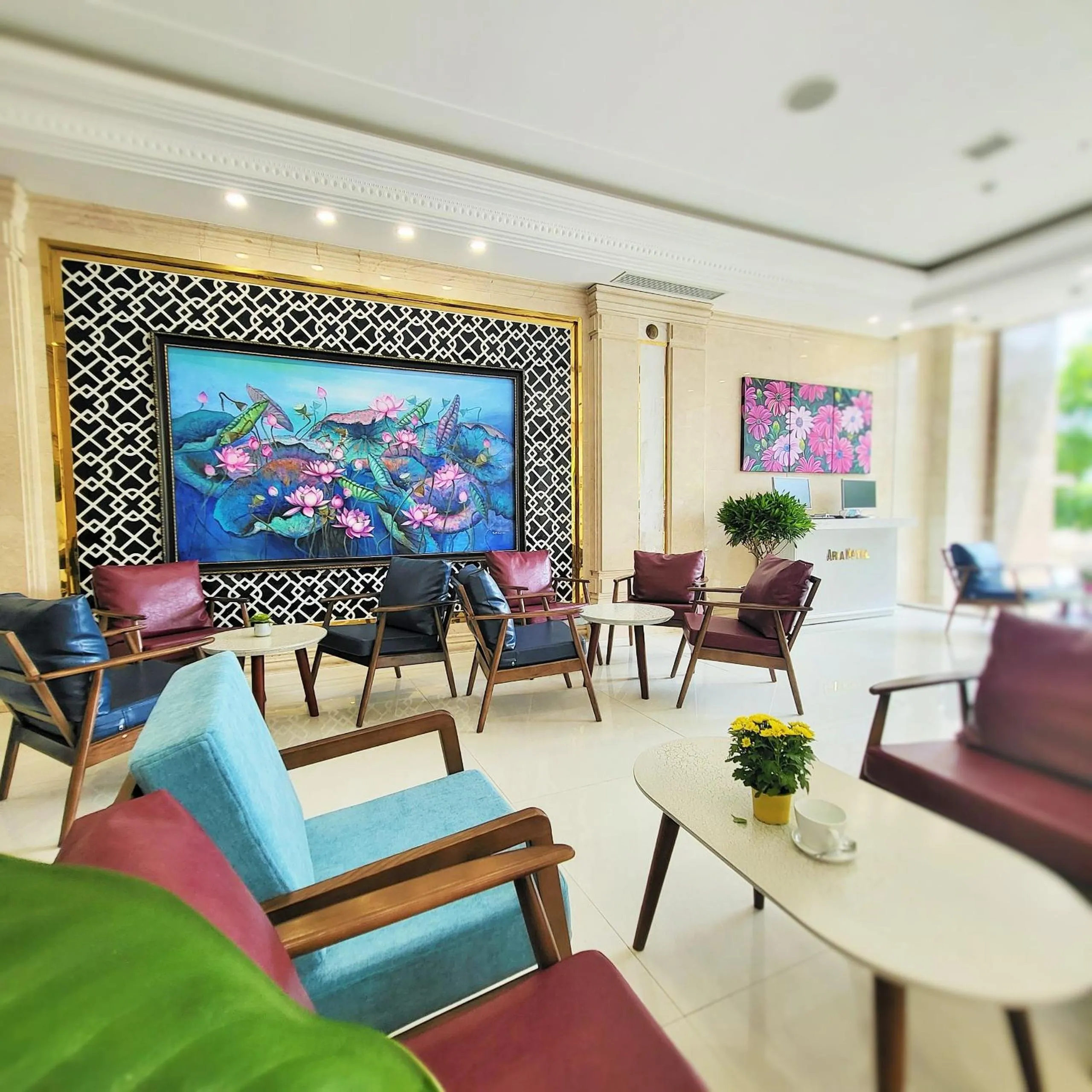 Communal lounge/ TV room in Alani Sea View Hotel