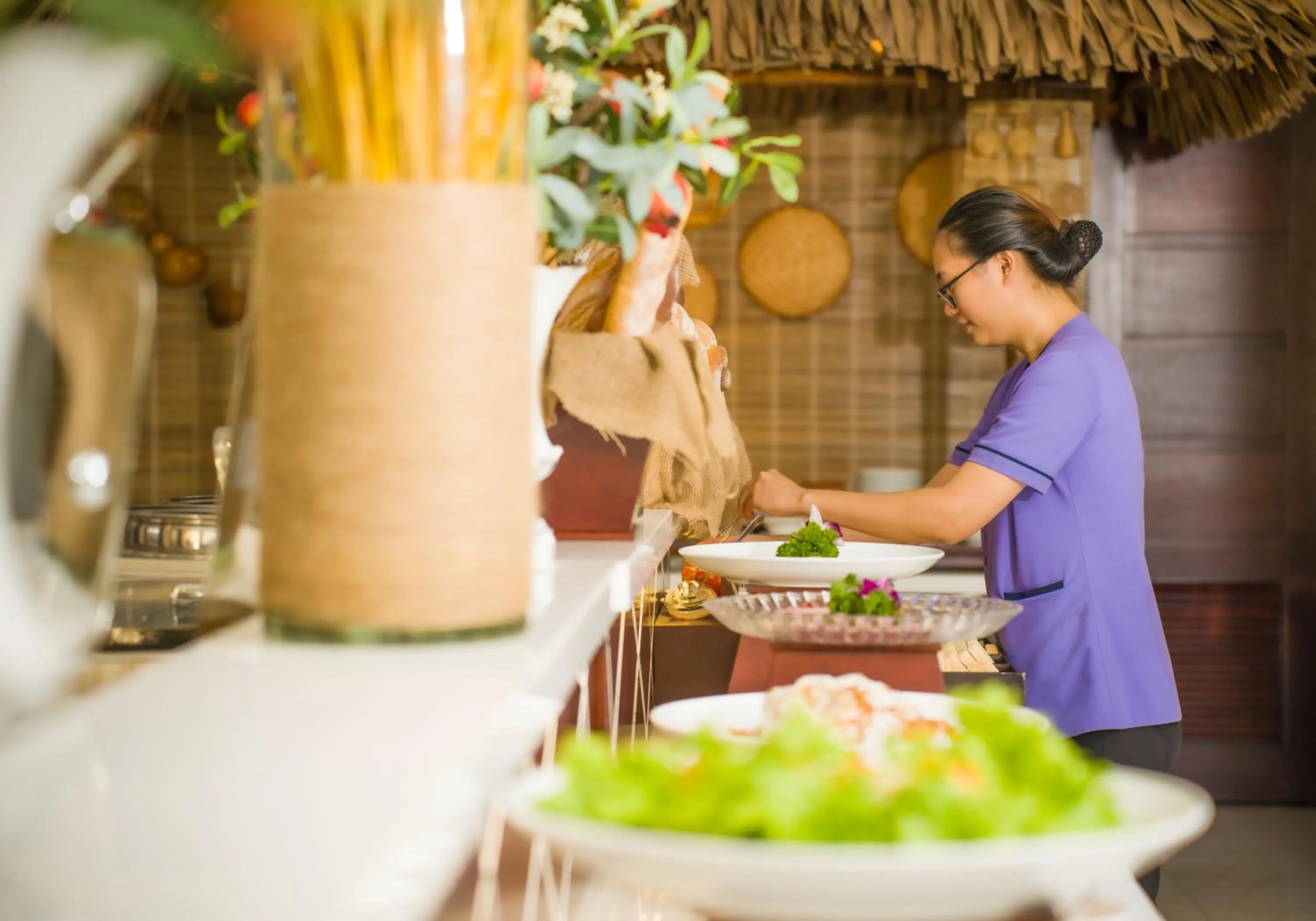 Restaurant/places to eat in Alani Sea View Hotel