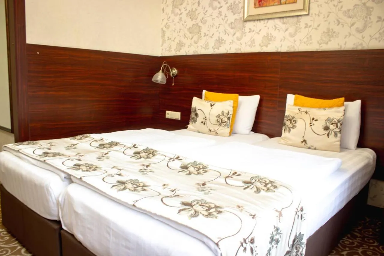 Large Double or Twin Room in Silk Way