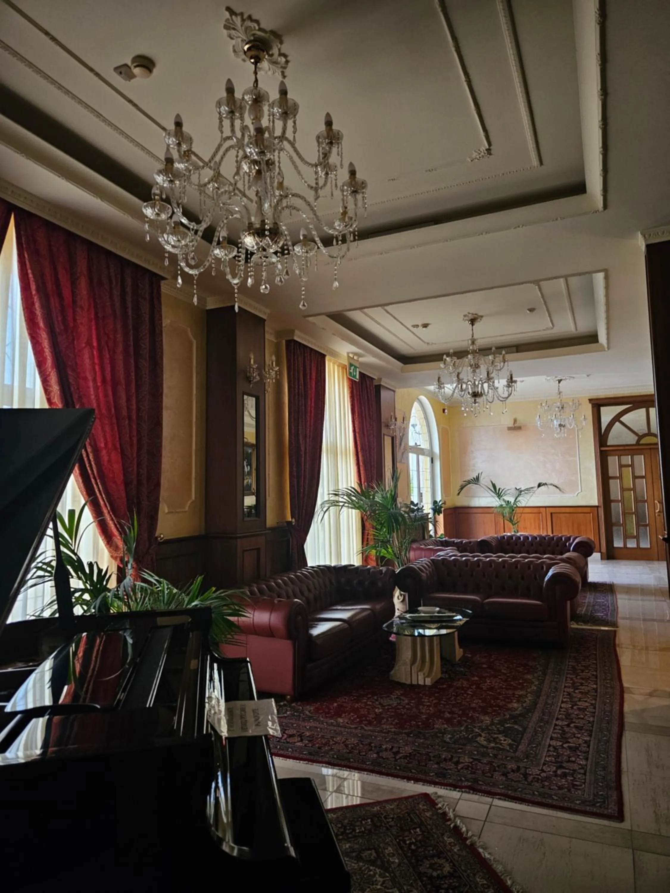 Communal lounge/ TV room in Hotel Villa Santa Maria