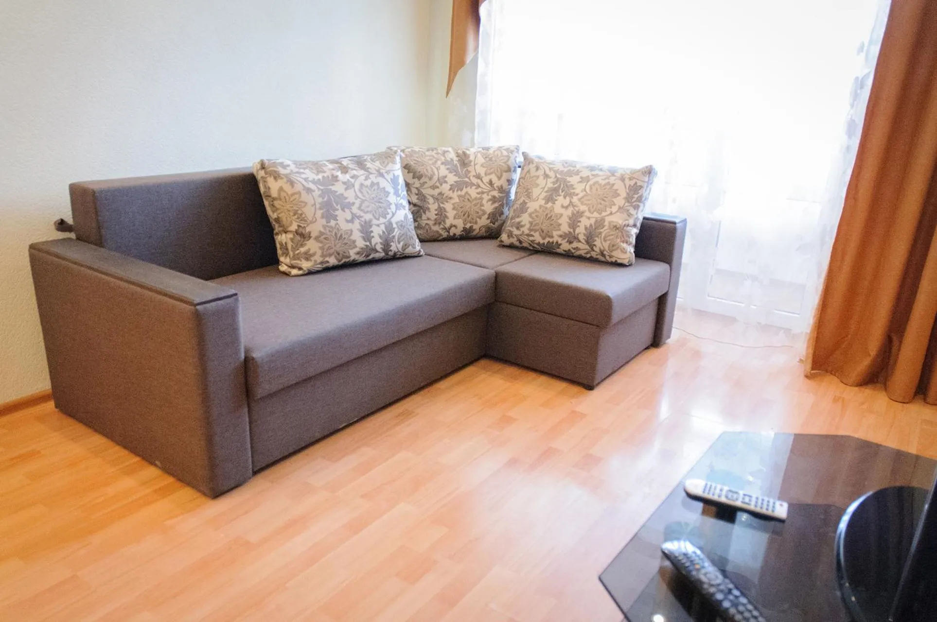 Luxury 3 Rooms Apartments in Center by Green House
