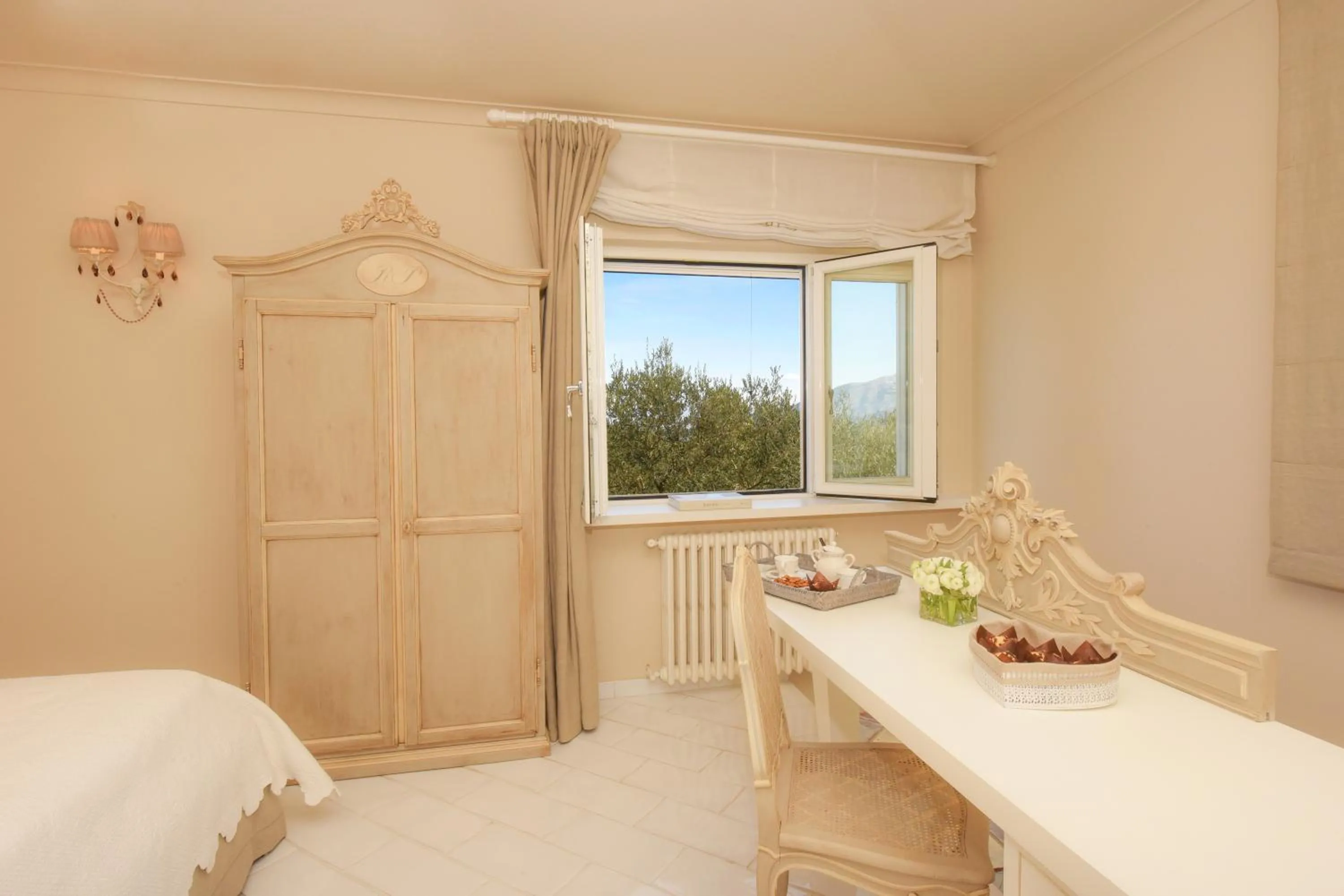 Bedroom, Bed in Villa Annabelle