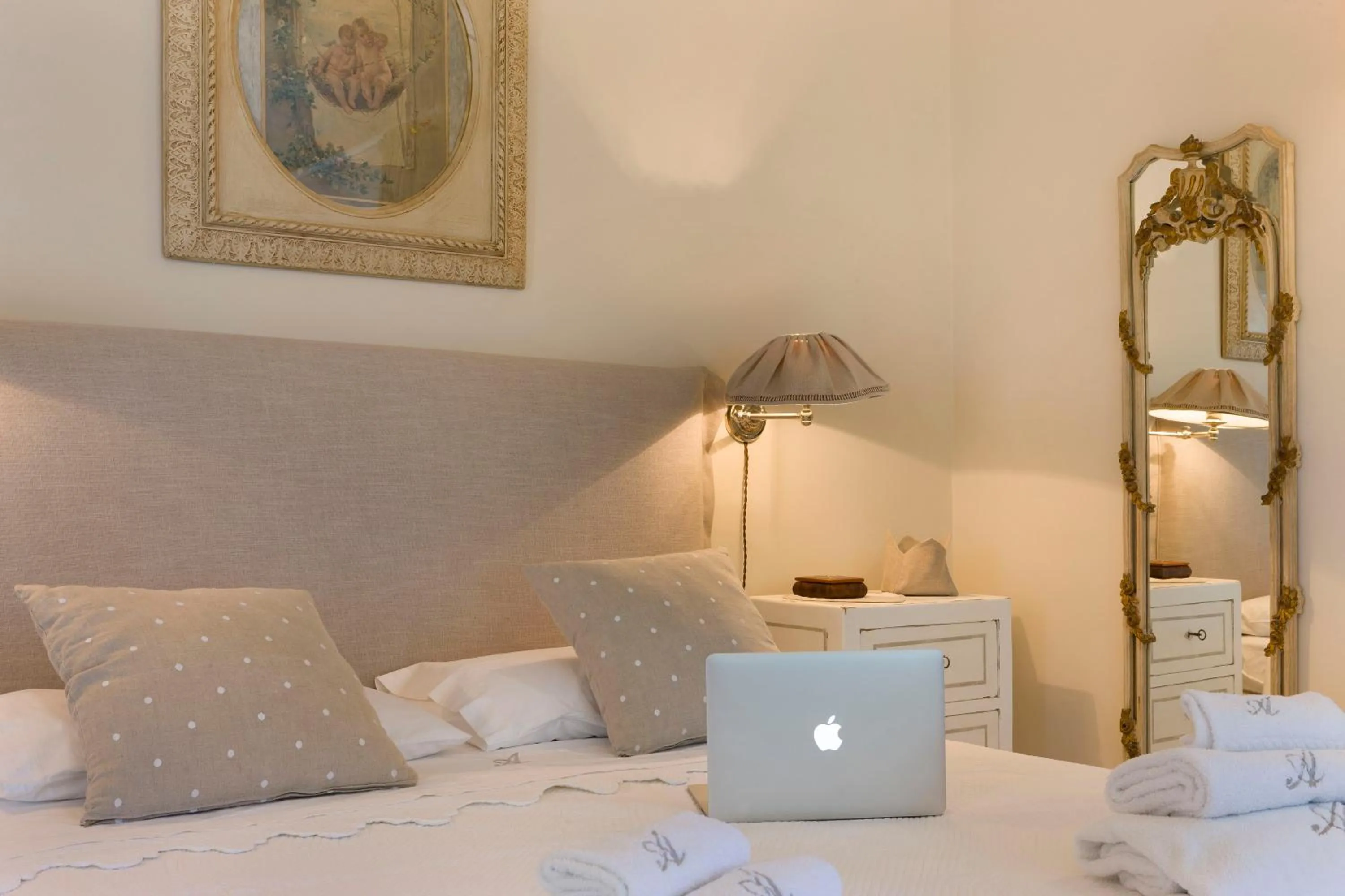 Bedroom, Bed in Villa Annabelle