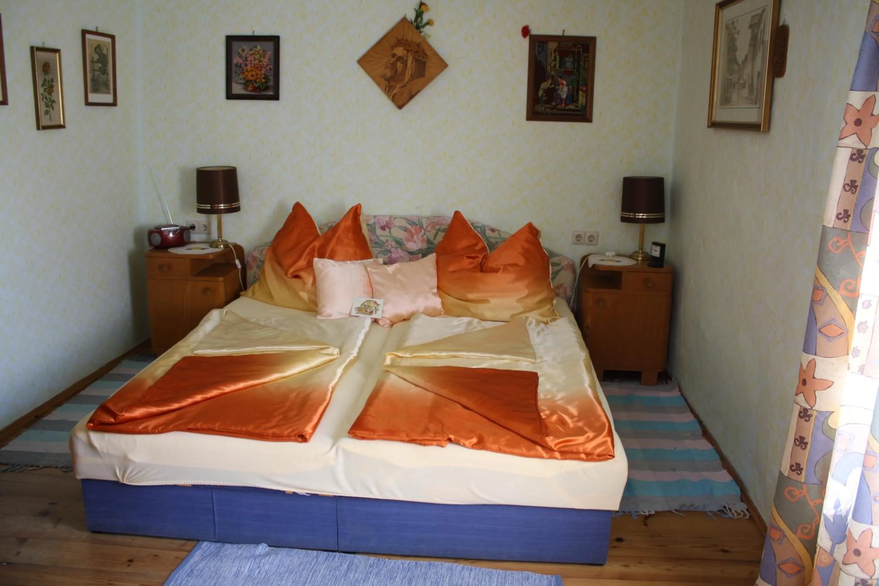 Photo of the whole room, Bed in Weinbau-Gästezimmer Martin und Eva Maria Jamek