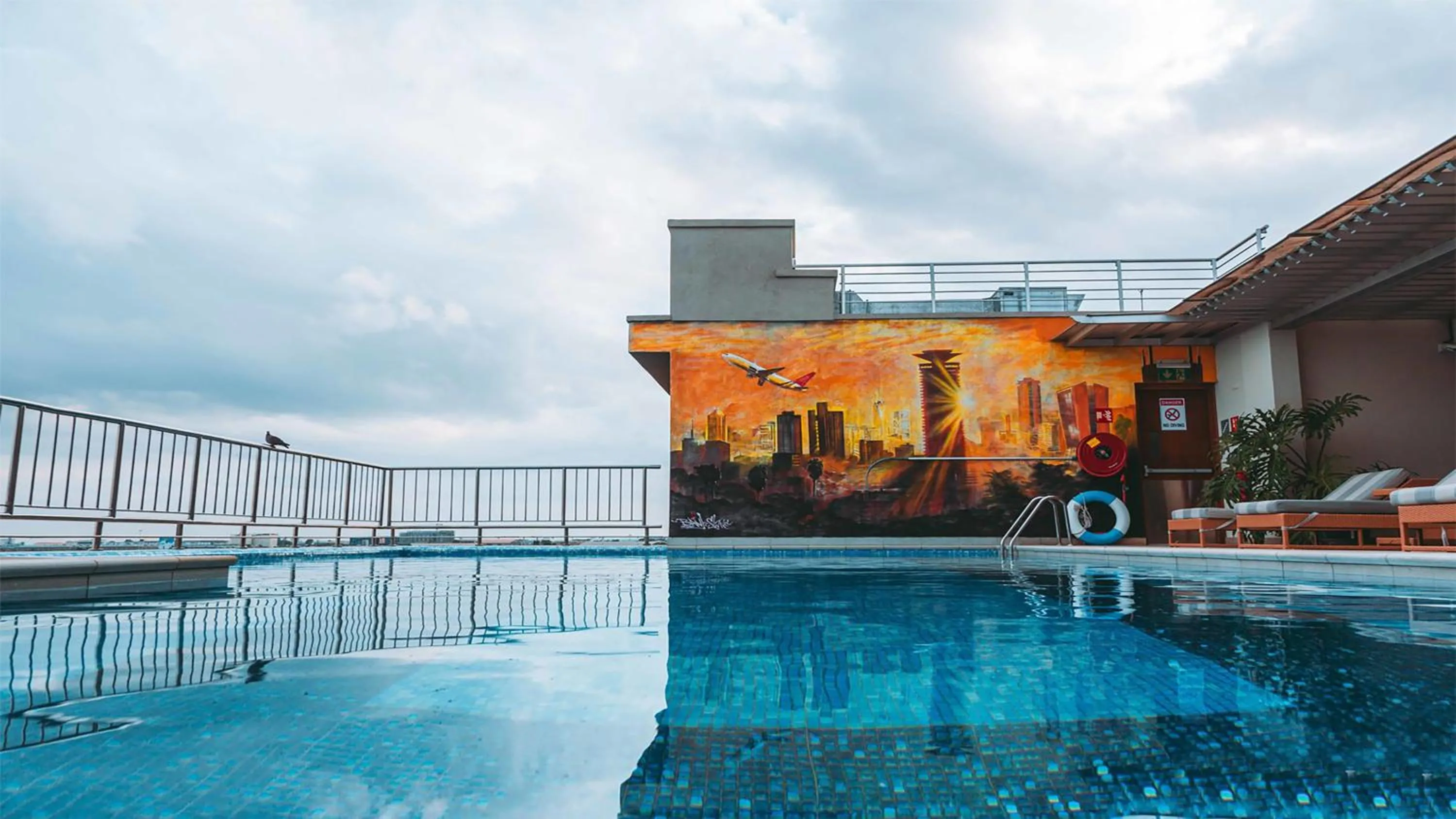 Swimming pool in Crowne Plaza Nairobi Airport by IHG