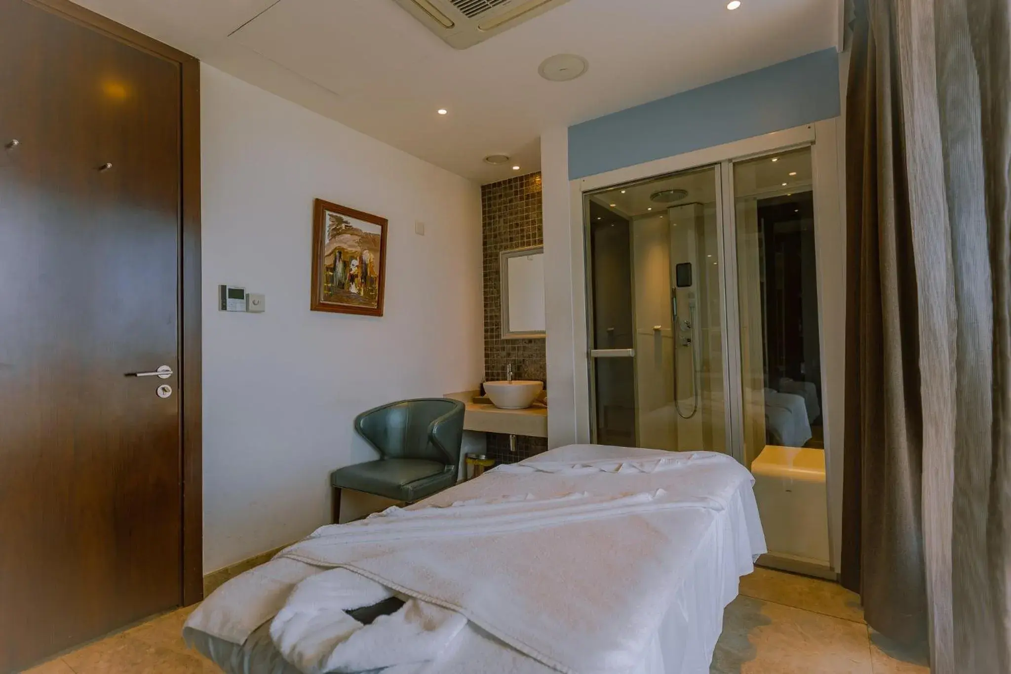 Spa and wellness centre/facilities, Bed in Crowne Plaza Nairobi Airport by IHG Spa and wellness centre/facilities, Bed in Crowne Plaza Nairobi Airport by IHG