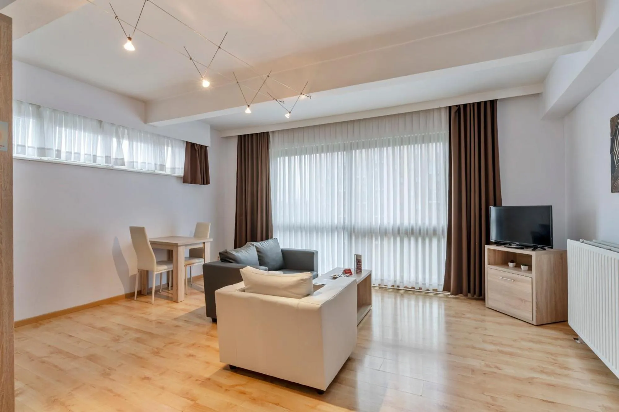 TV and multimedia in Ambassador Suites Leuven