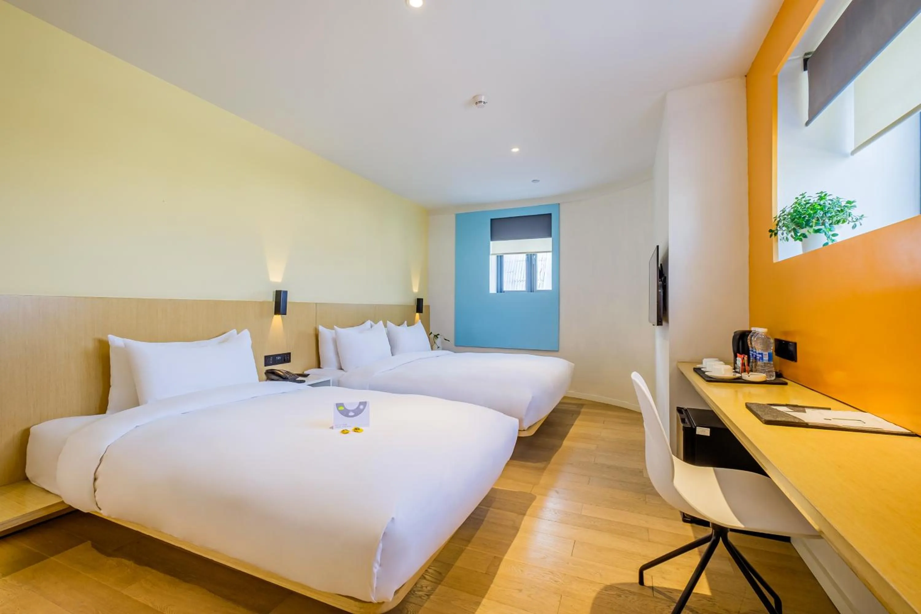 Photo of the whole room, Bed in PACE HOTEL Suzhou Renmin Branch