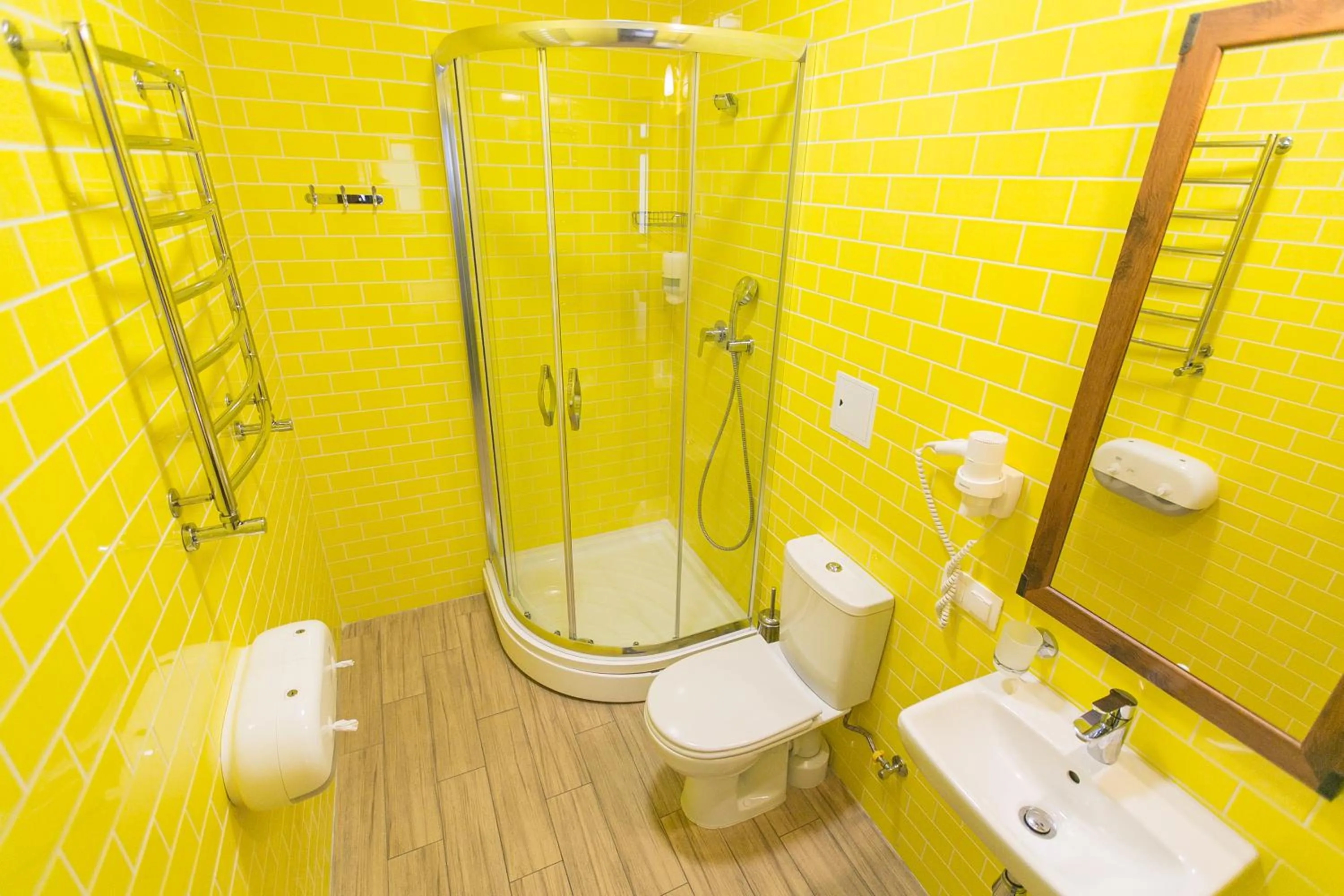 Shower in DREAM Hostel Lviv