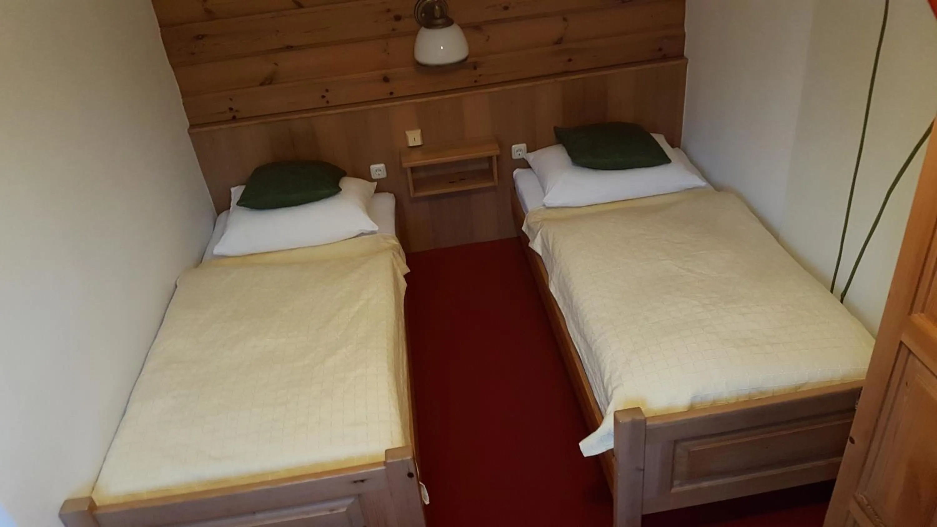 Bedroom in Landgasthof Steinmühl Hofbauer Frühstückspension und Campingplatz