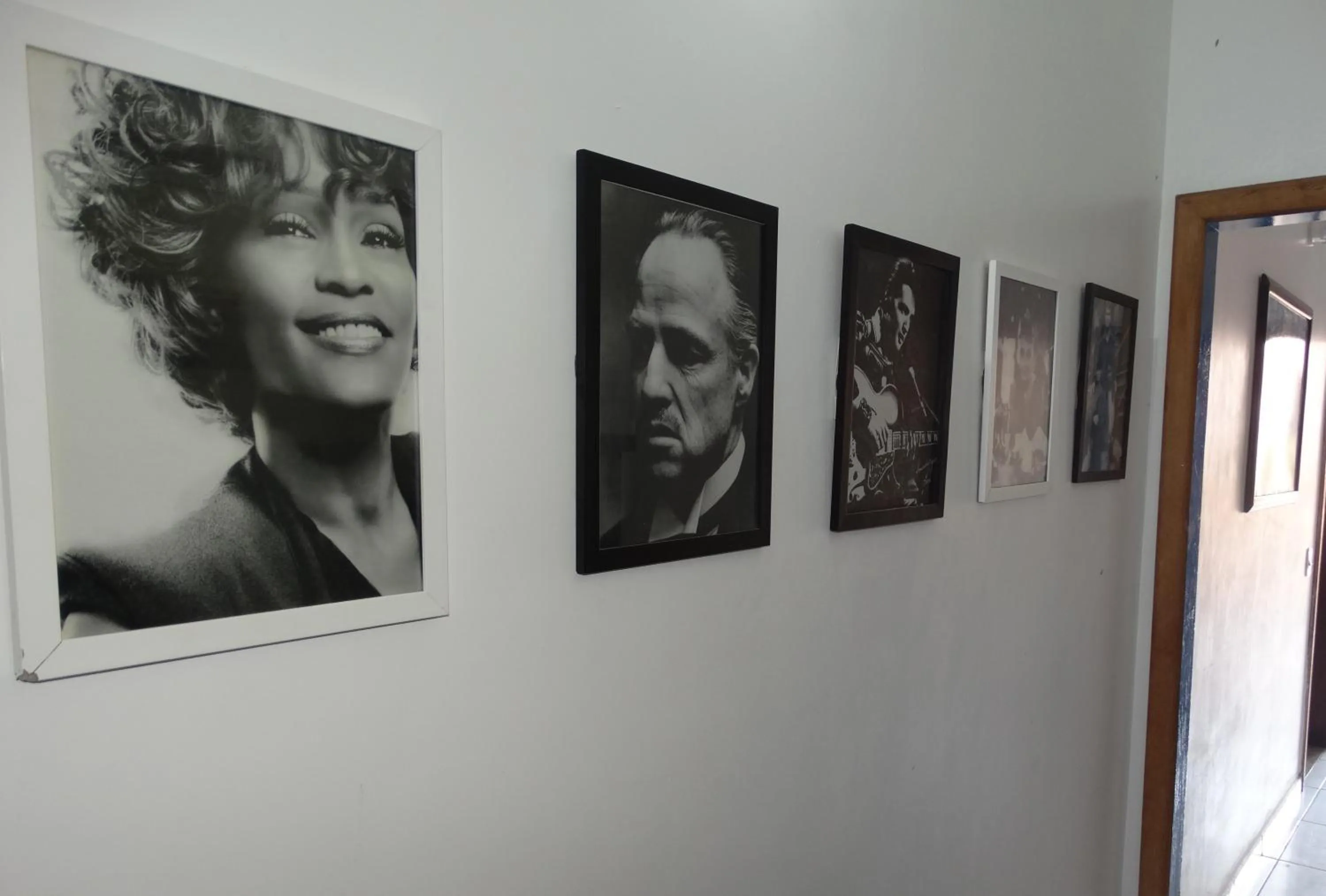 Communal lounge/ TV room in Estalagem 11 Suites