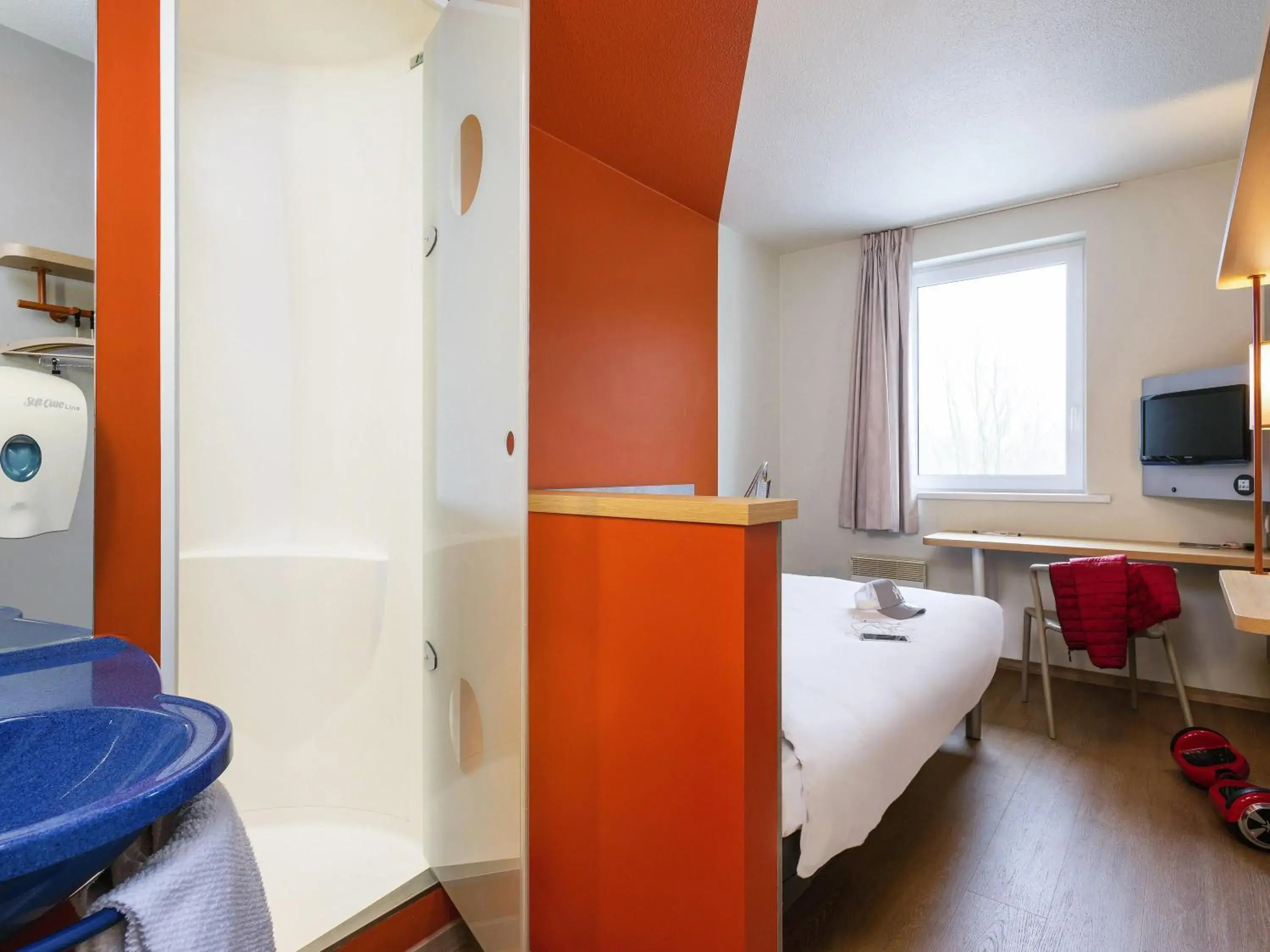 Bedroom, Bed in ibis Budget Charleroi Airport Bedroom, Bed in ibis Budget Charleroi Airport