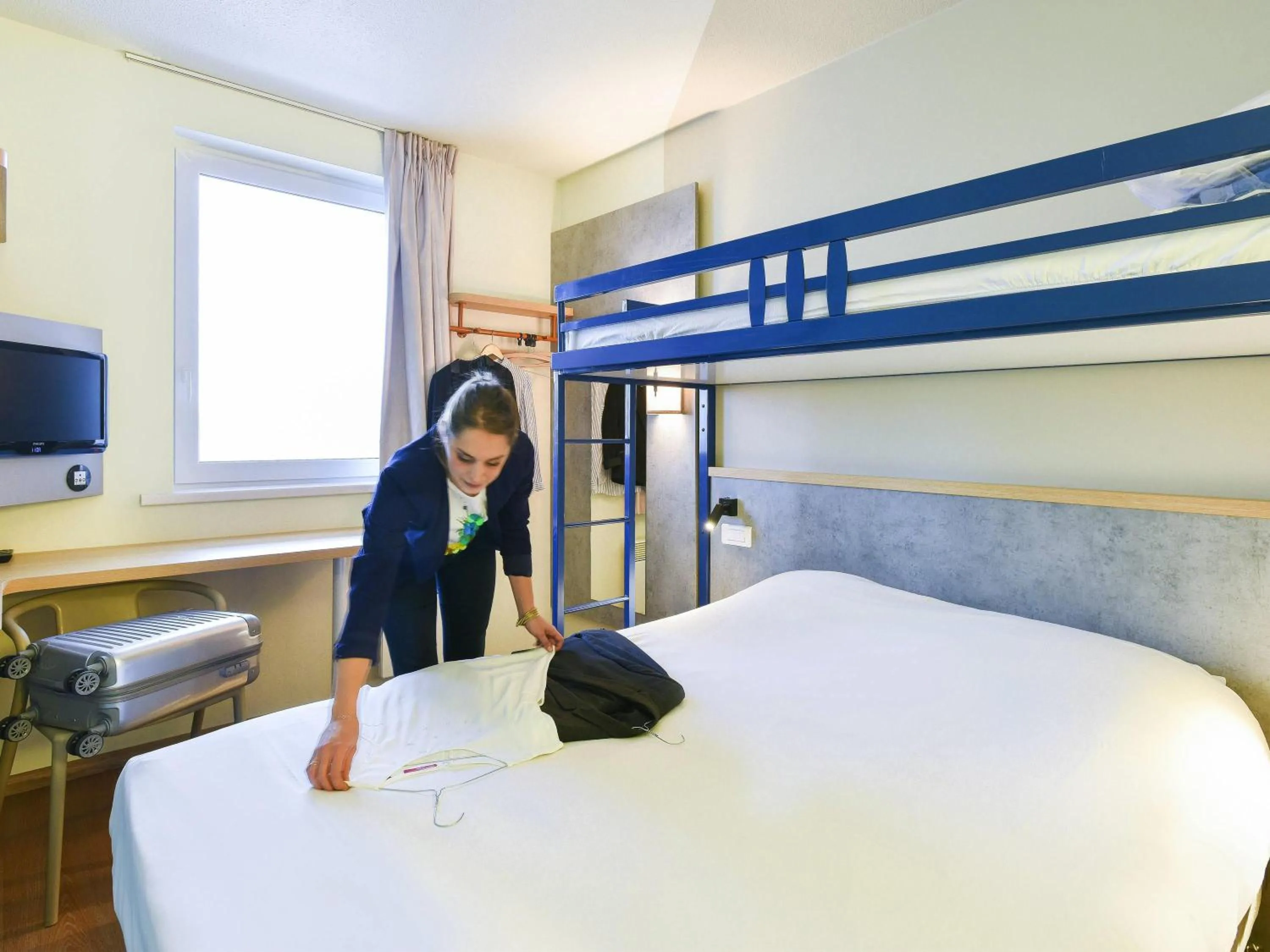 Bedroom, Bed in ibis Budget Charleroi Airport