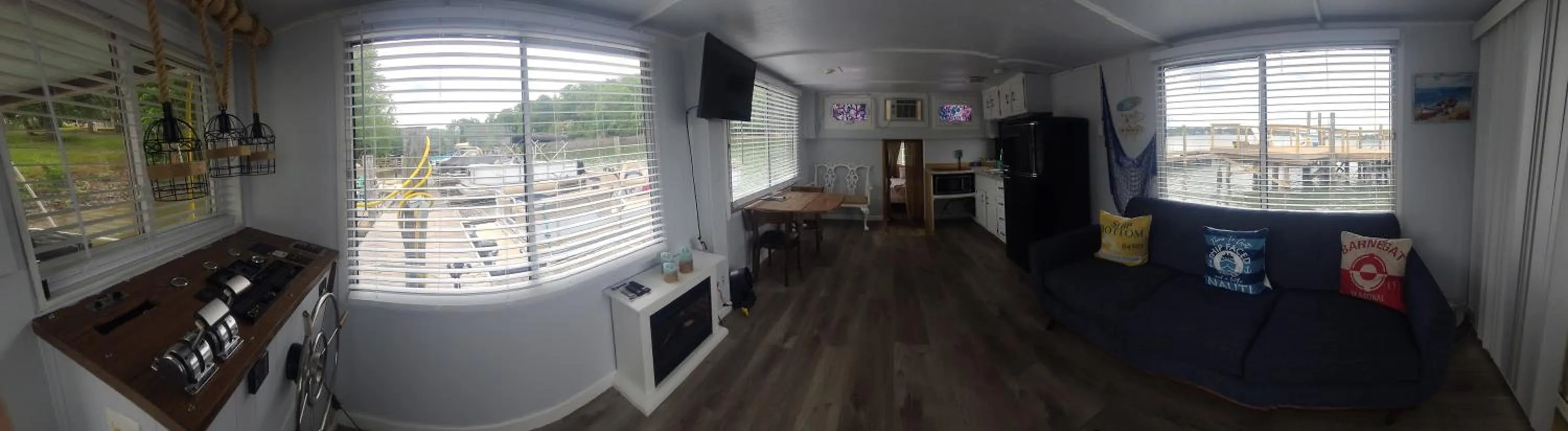 Photo of the whole room in Long Cove Resort and Marina