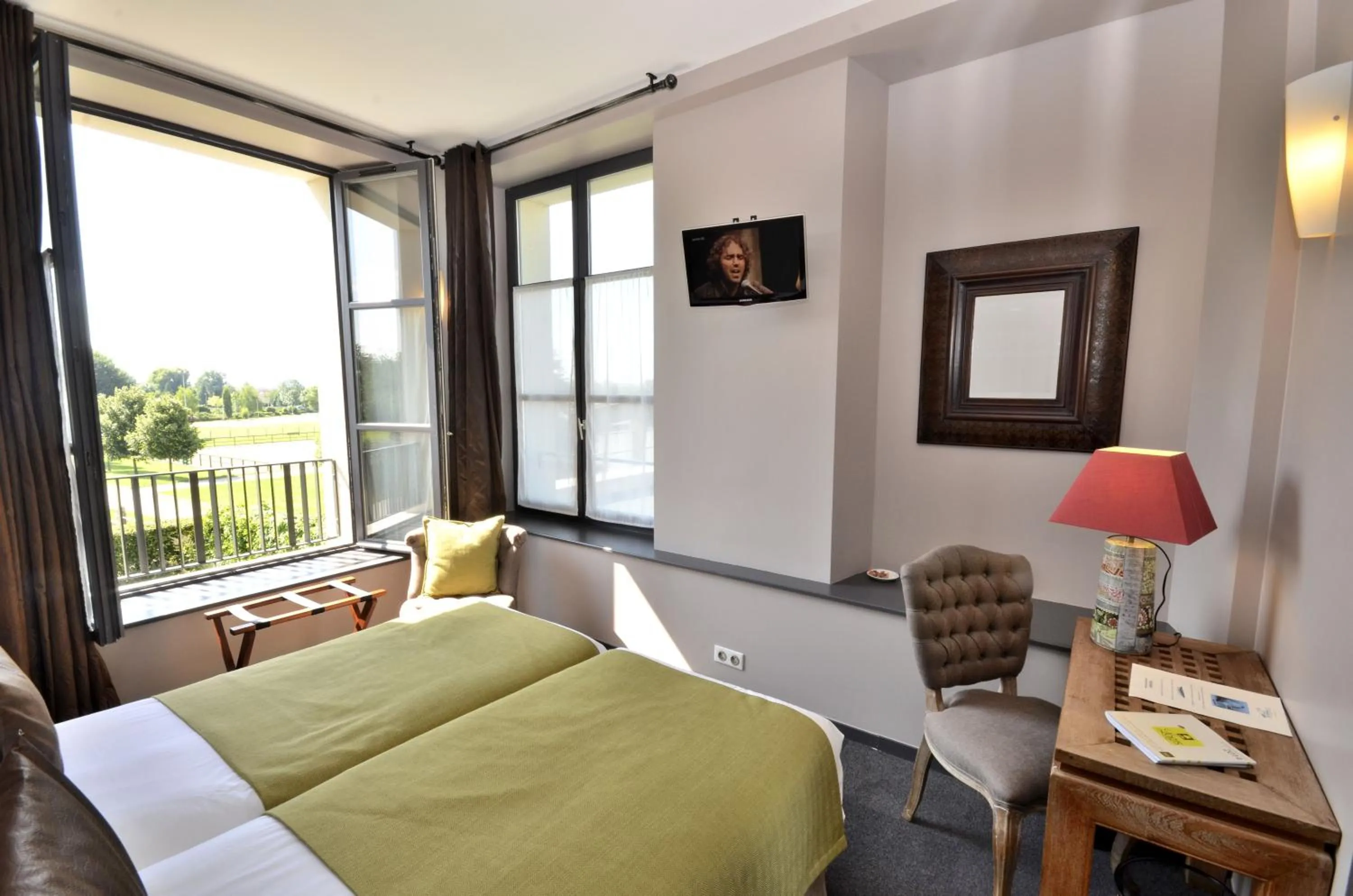 Bedroom in AUBERGE DU CHÂTEAU BLEU