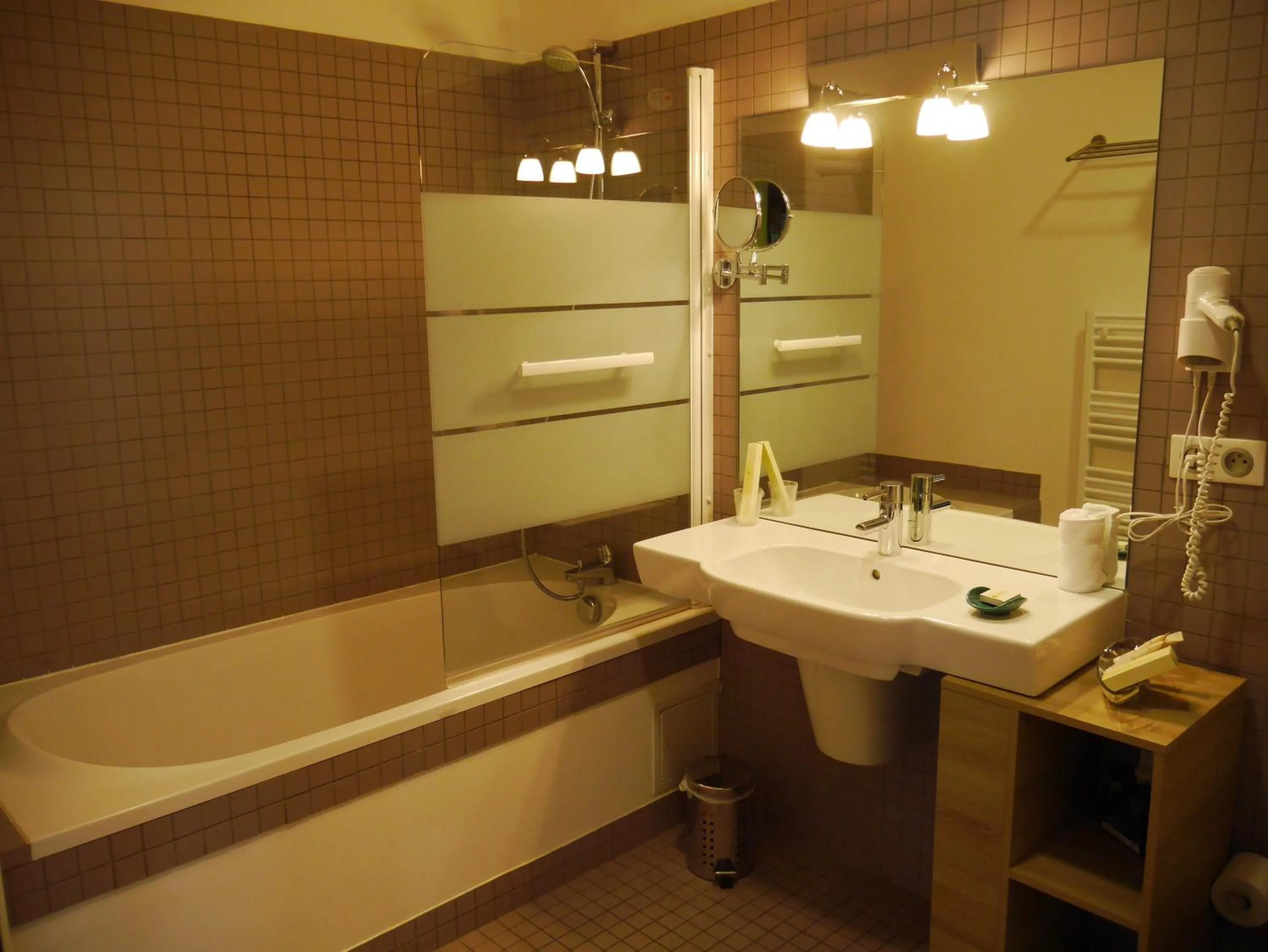 Bathroom in AUBERGE DU CHÂTEAU BLEU