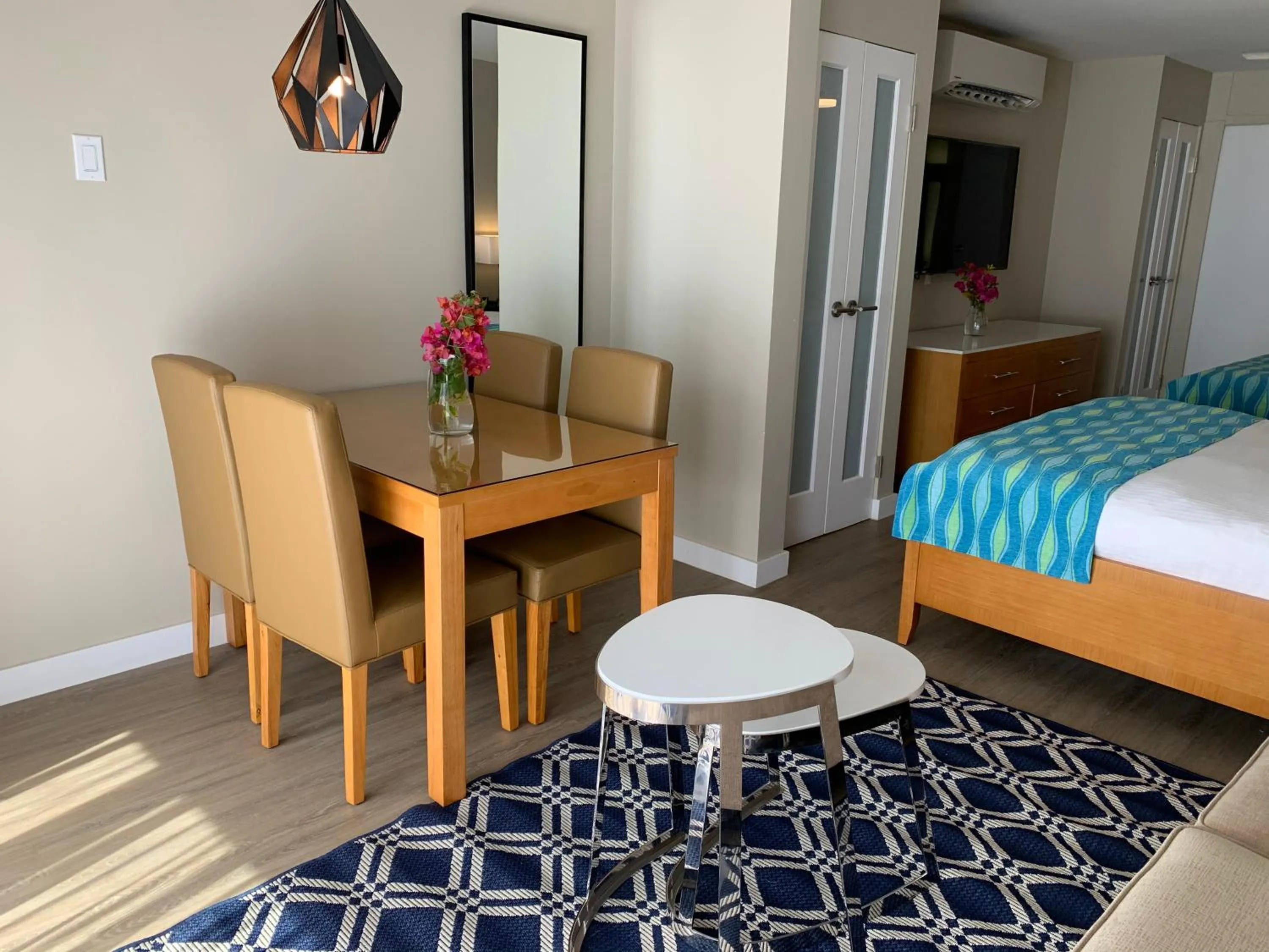 Dining area, Bed in Divi Flamingo Beach Resort