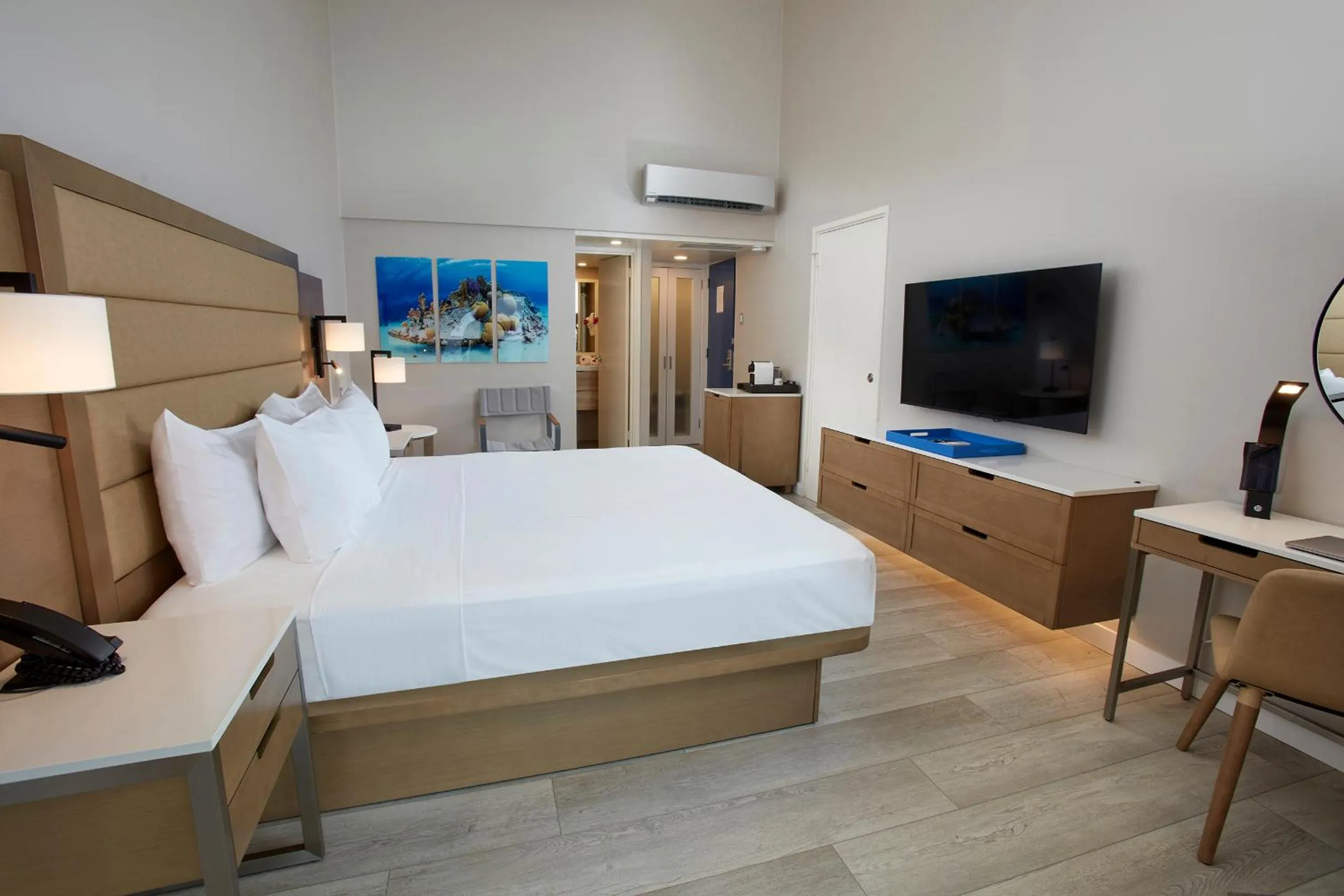 Bed in Divi Flamingo Beach Resort