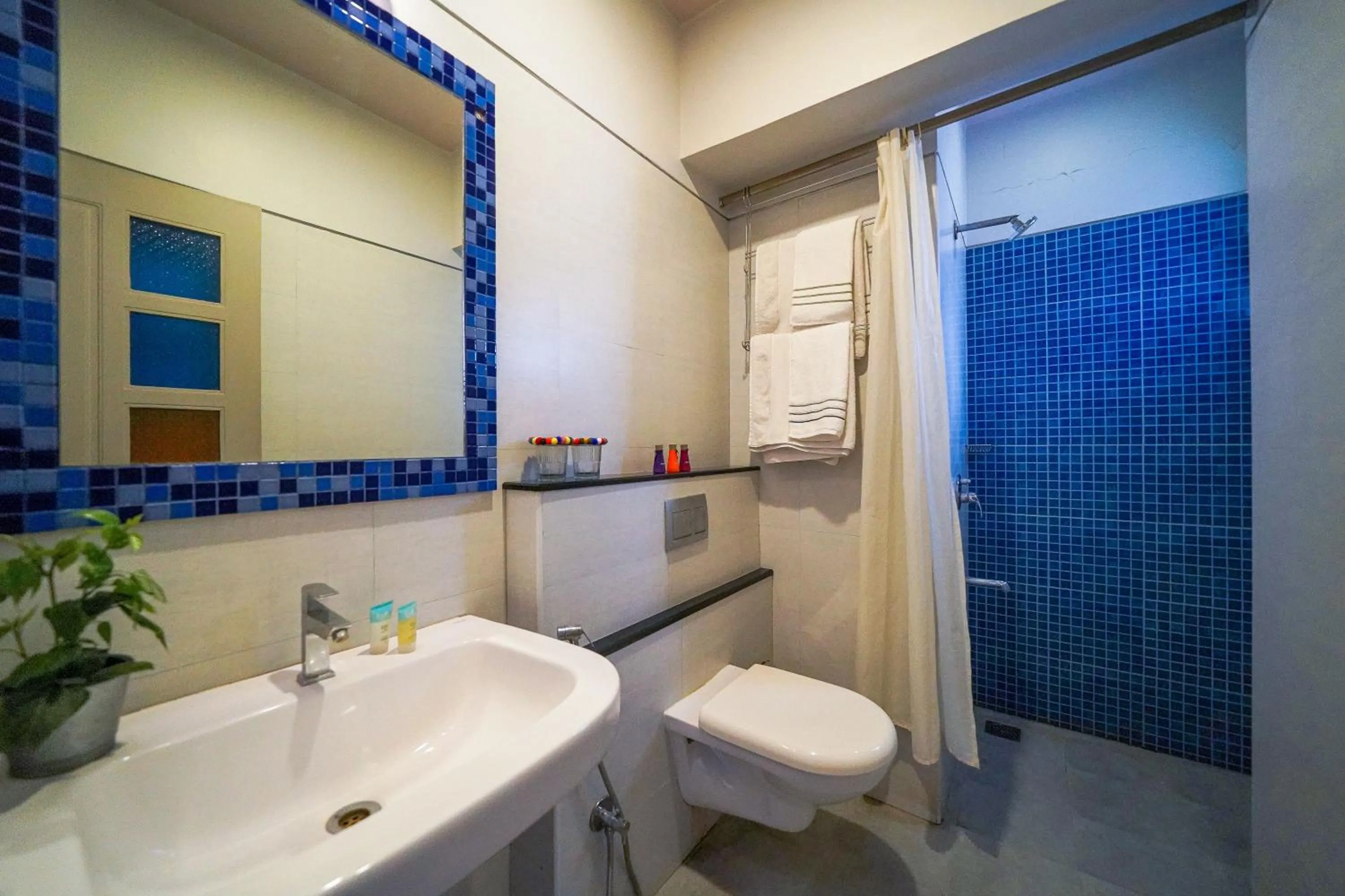 Shower in Open Hotel by Olive - Utse Suites