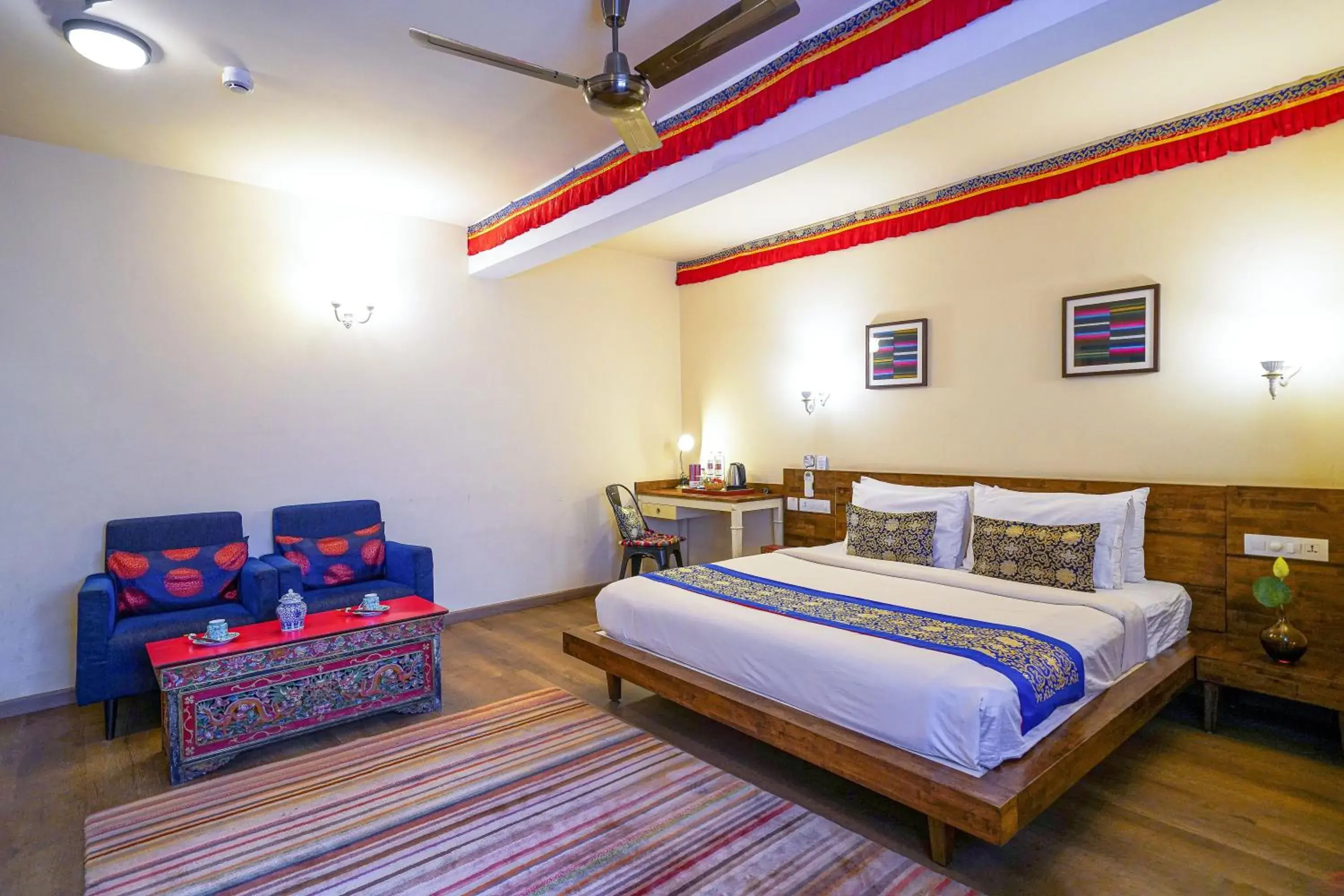 Seating area, Bed in Open Hotel by Olive - Utse Suites Seating area, Bed in Open Hotel by Olive - Utse Suites