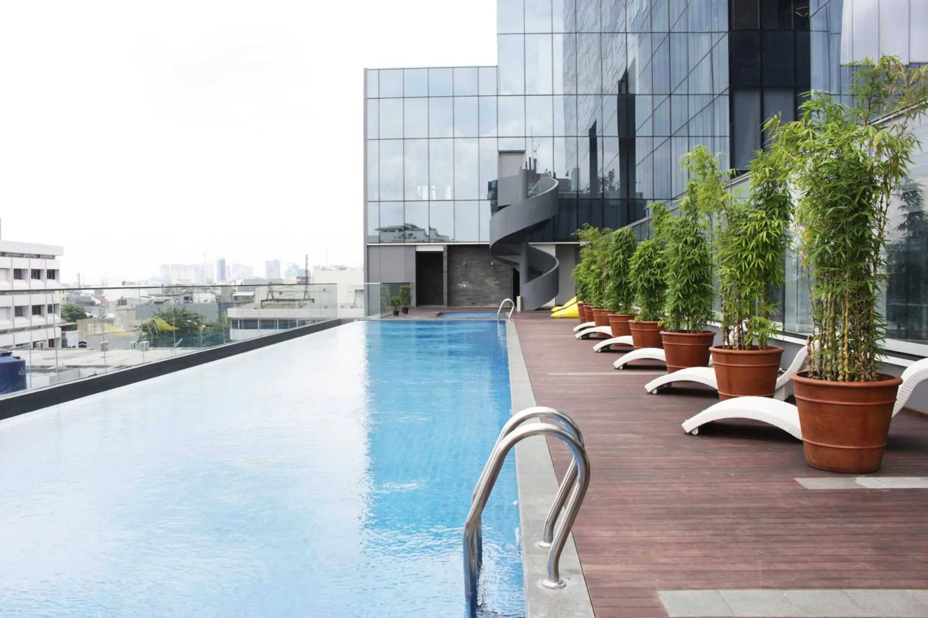 Swimming pool in Vertu Harmoni Jakarta Swimming pool in Vertu Harmoni Jakarta