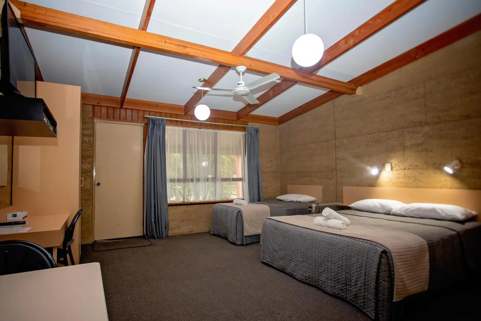 Bed in Hopetoun Motel & Chalet Village