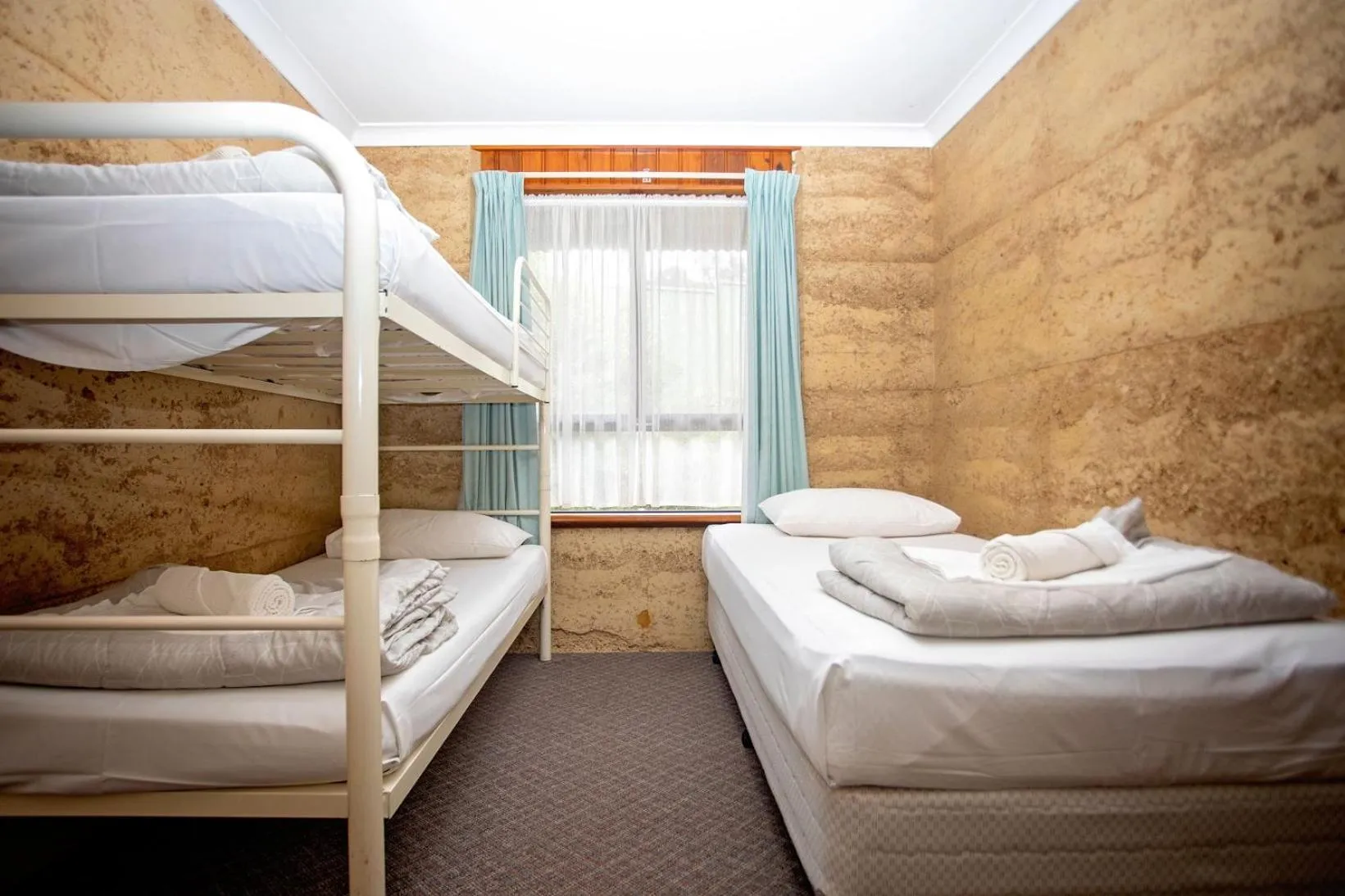 Bed in Hopetoun Motel & Chalet Village