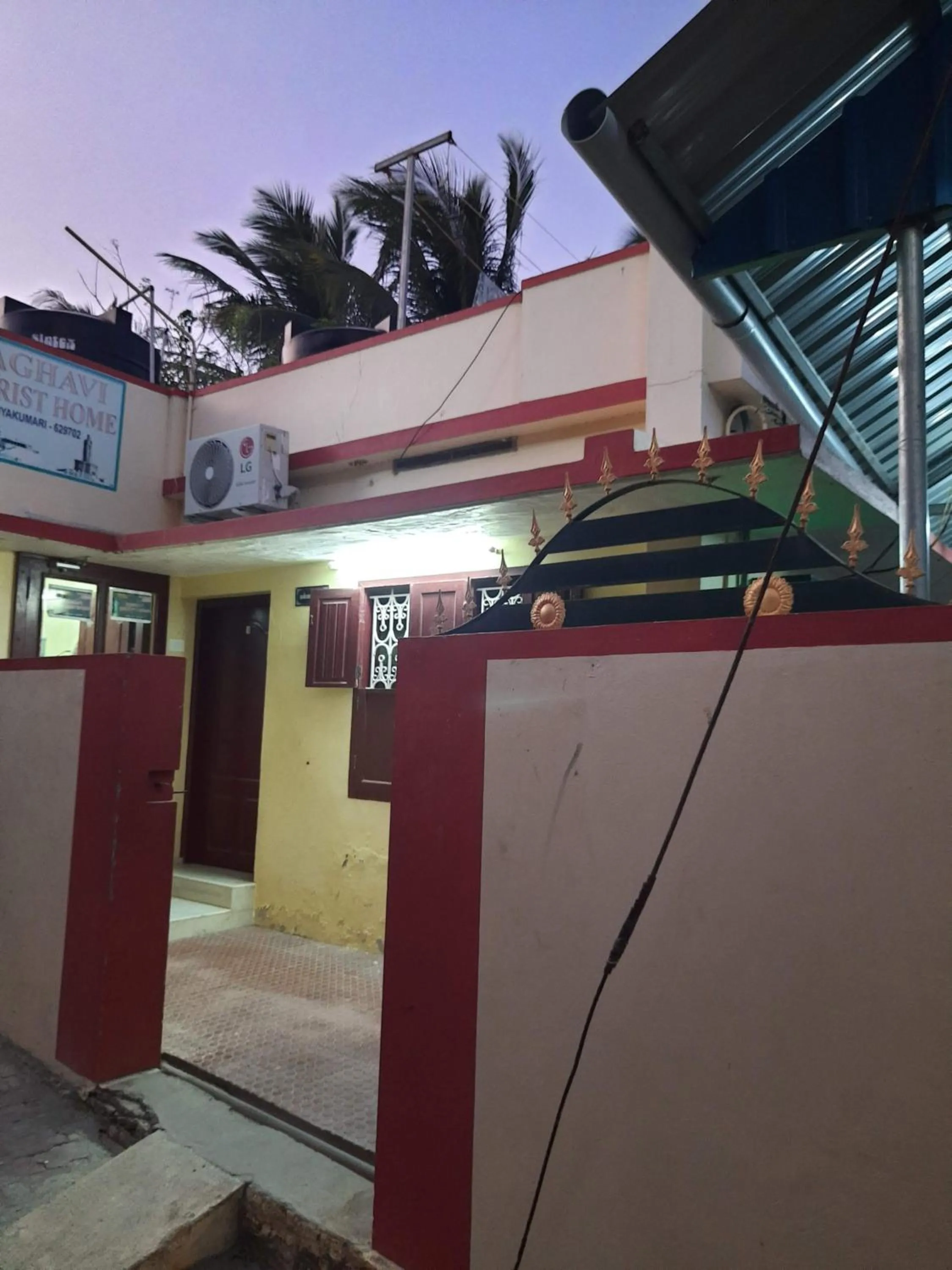 Raghavi Tourist Home