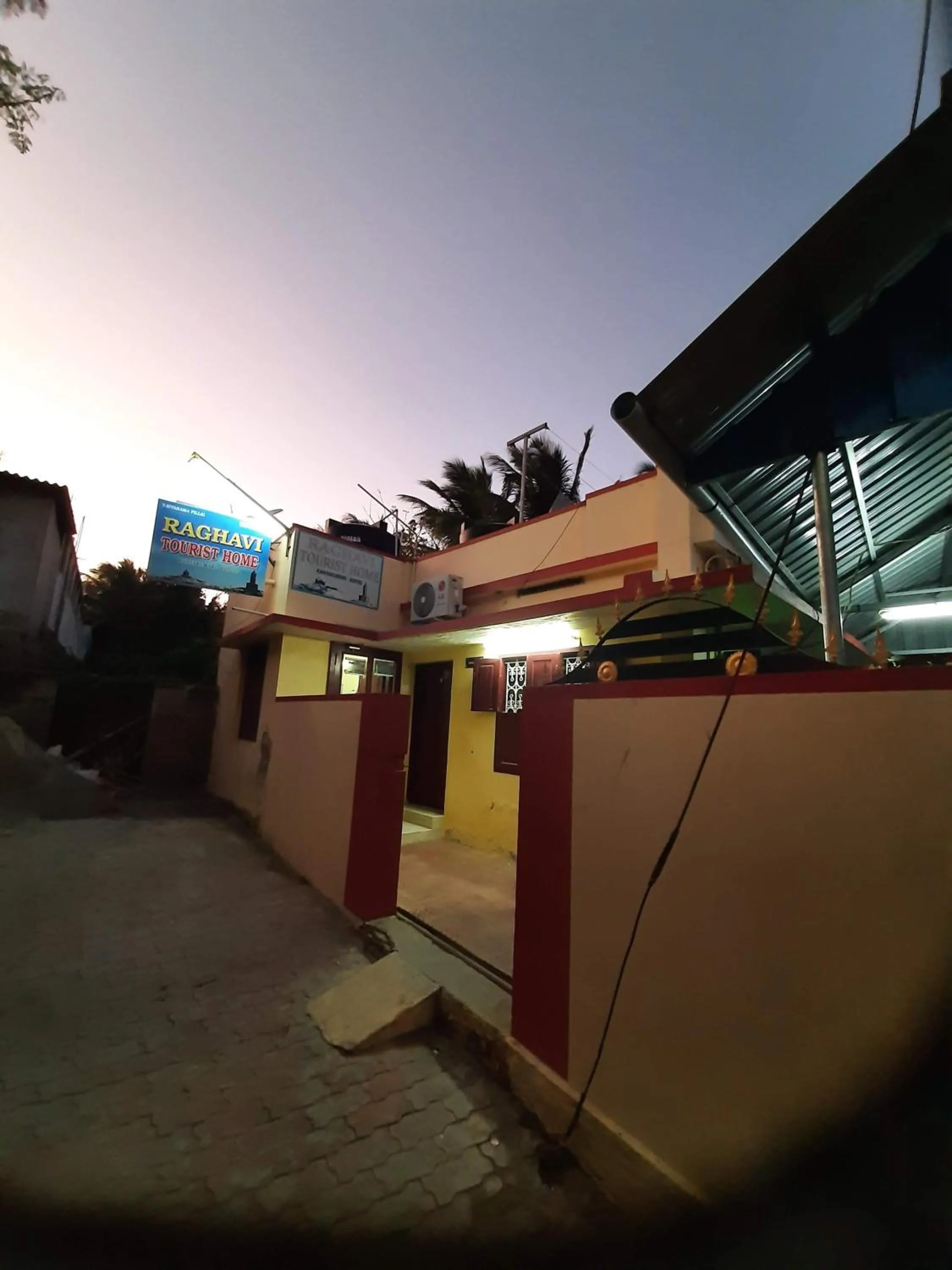 Raghavi Tourist Home