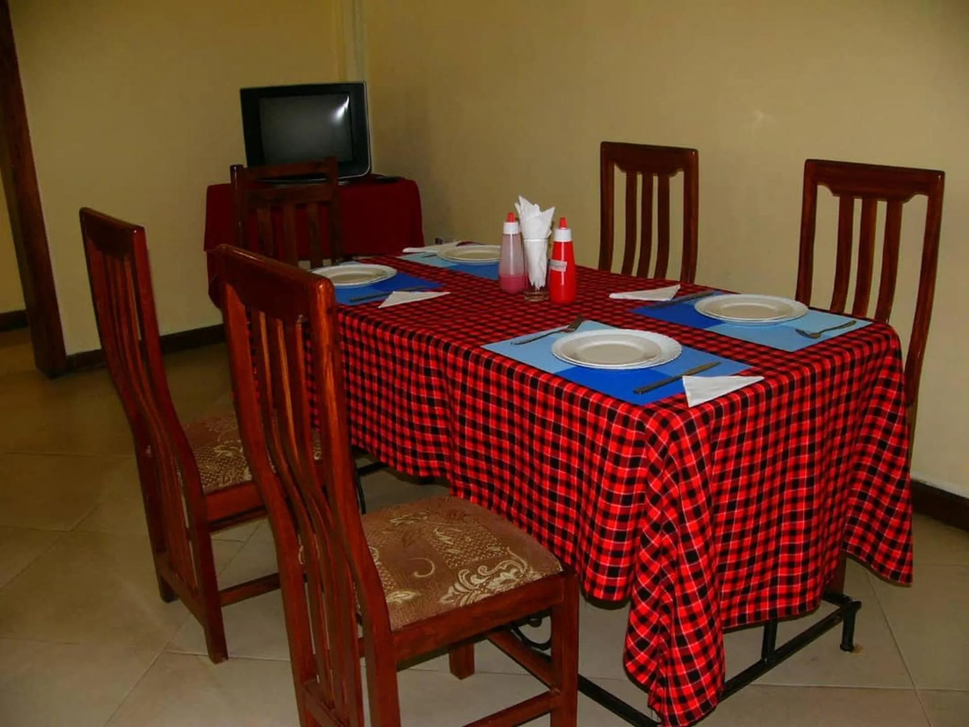 Restaurant/places to eat in Bright Star Hotel & Safaris