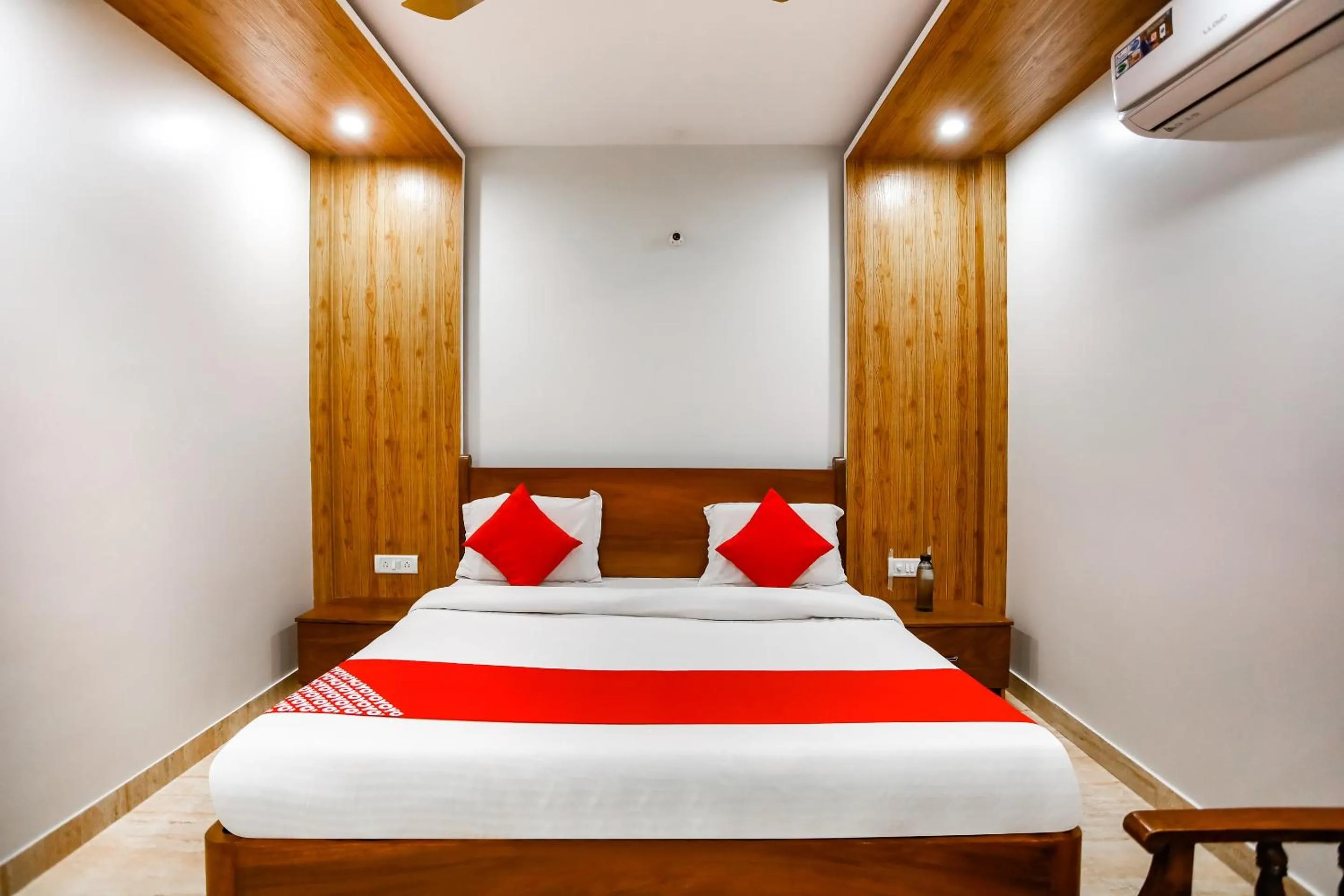 Bedroom, Bed in Sagar Niwas