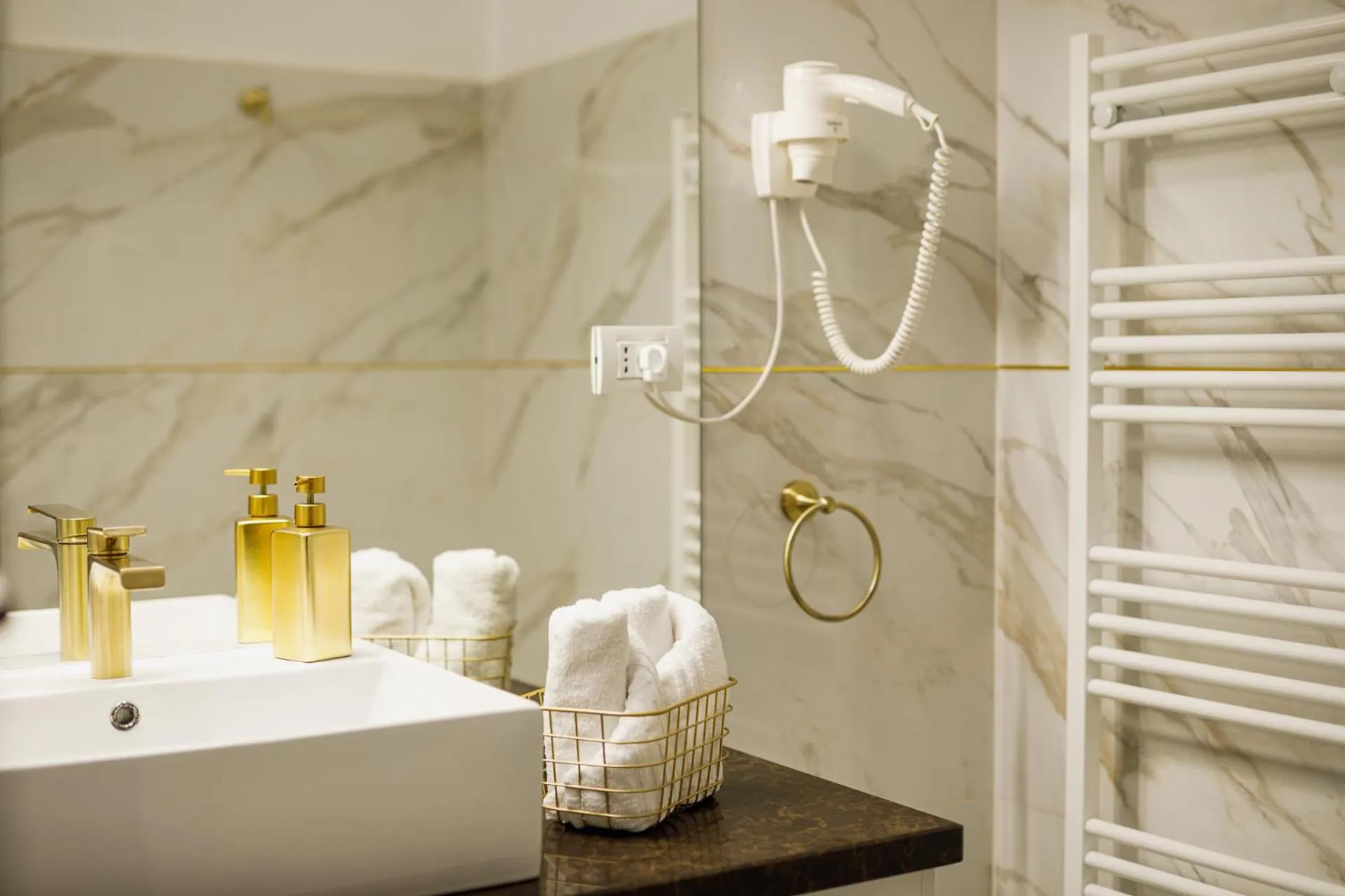 Shower in Motel Andra