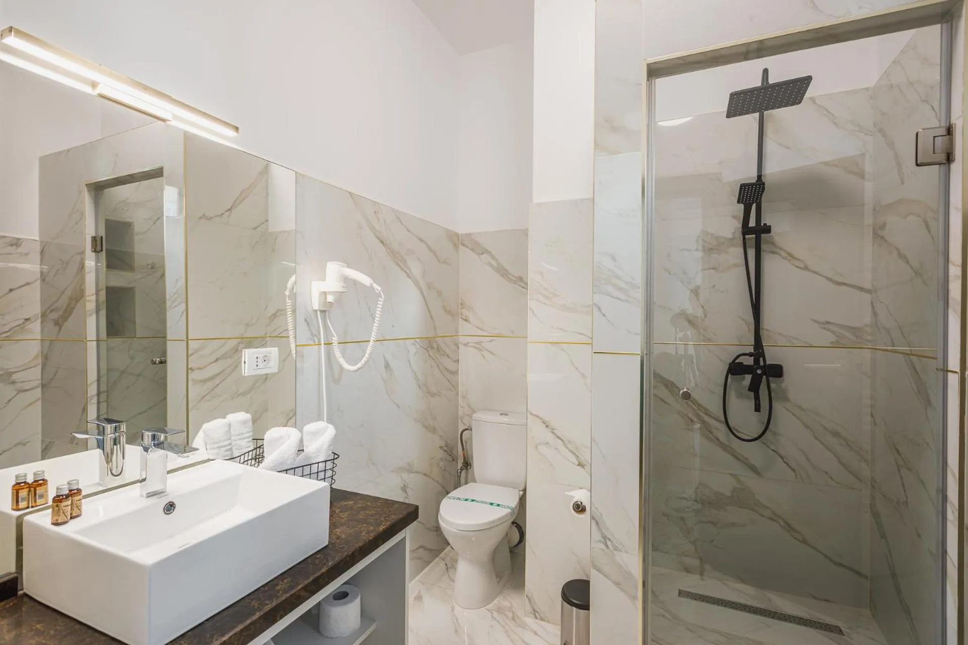 Shower in Motel Andra