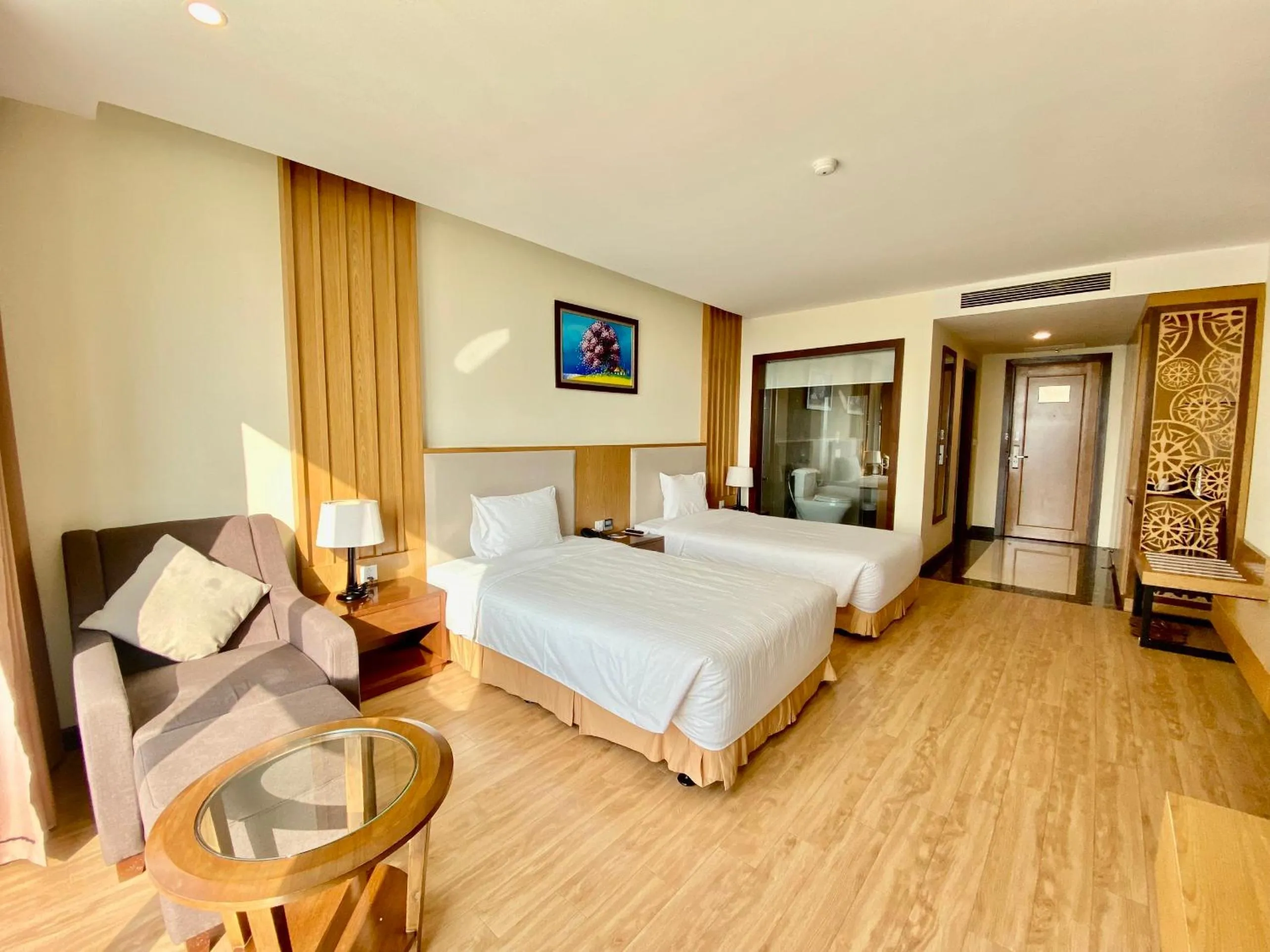 Photo of the whole room, Bed in Muong Thanh Luxury Buon Ma Thuot Hotel