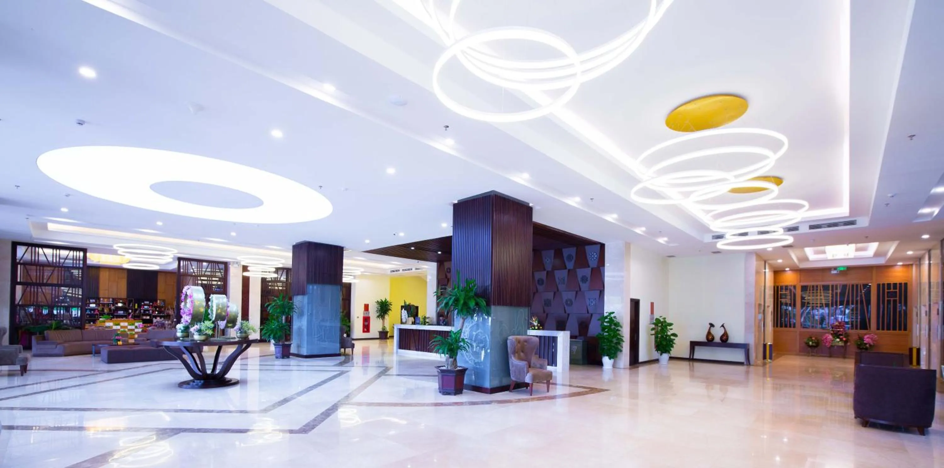 Property building in Muong Thanh Luxury Buon Ma Thuot Hotel