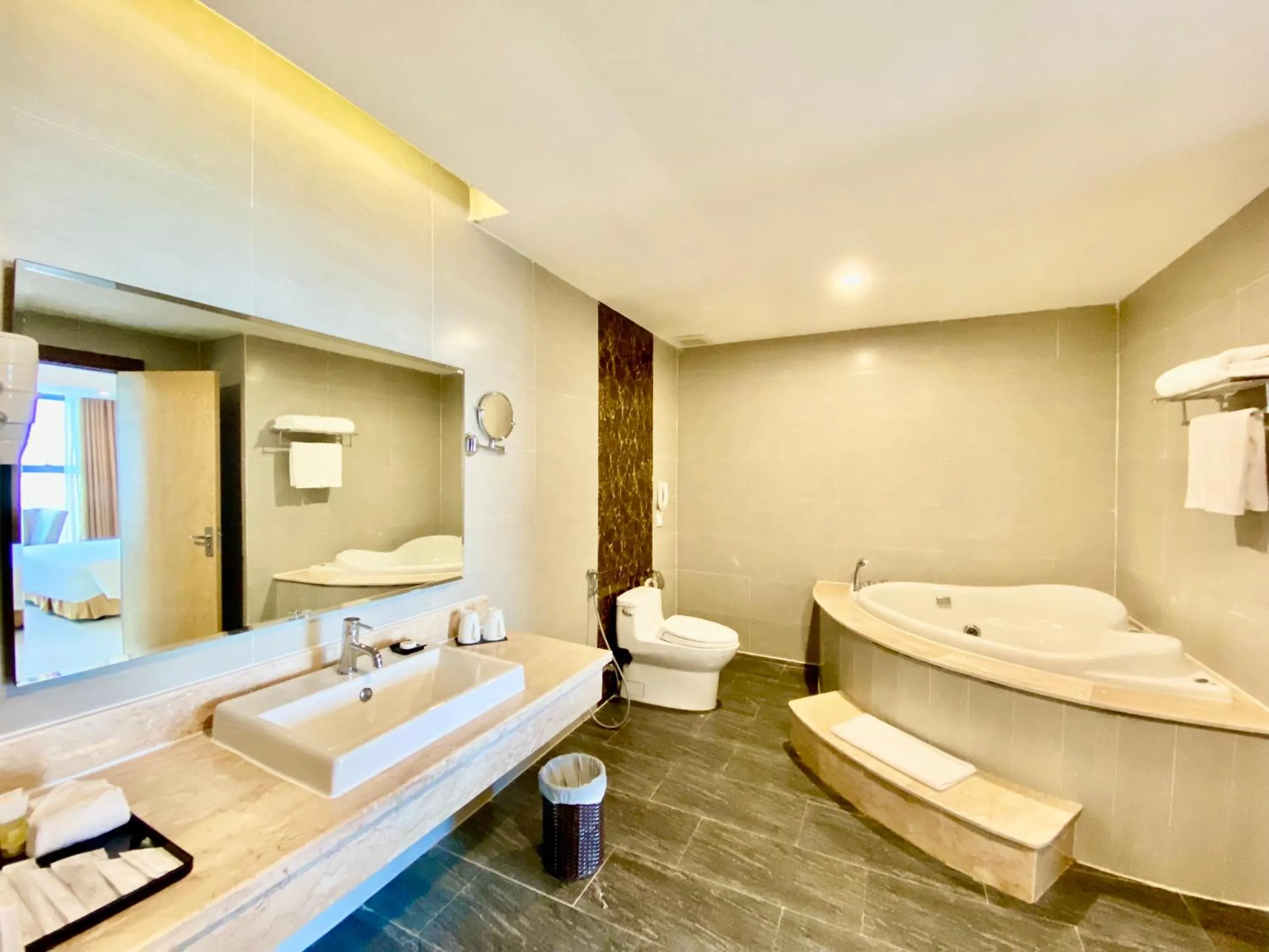 Bath in Muong Thanh Luxury Buon Ma Thuot Hotel