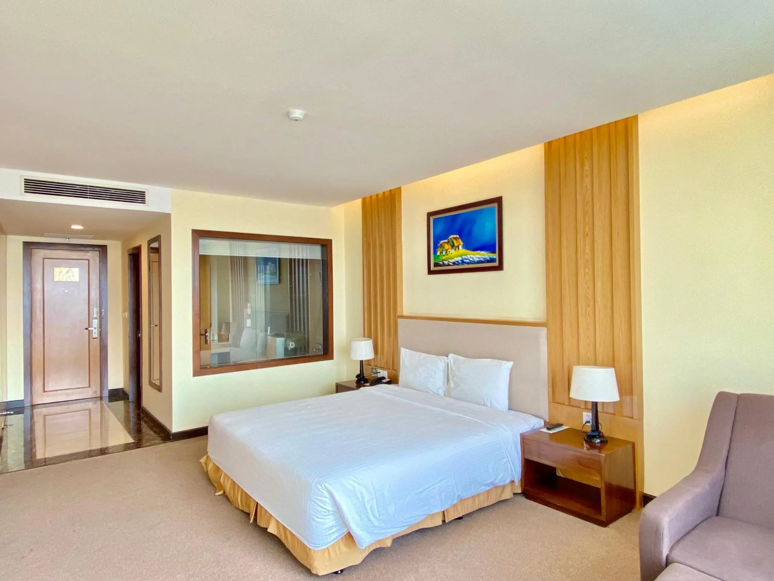 Photo of the whole room, Bed in Muong Thanh Luxury Buon Ma Thuot Hotel