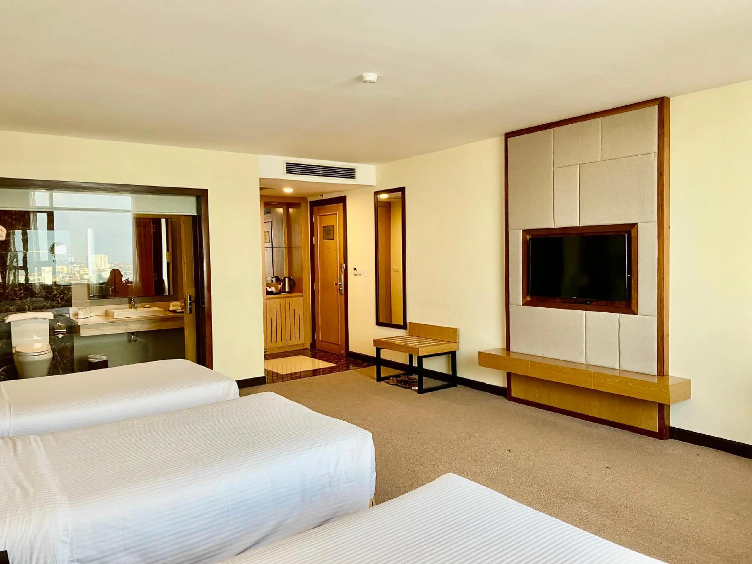 Photo of the whole room, Bed in Muong Thanh Luxury Buon Ma Thuot Hotel