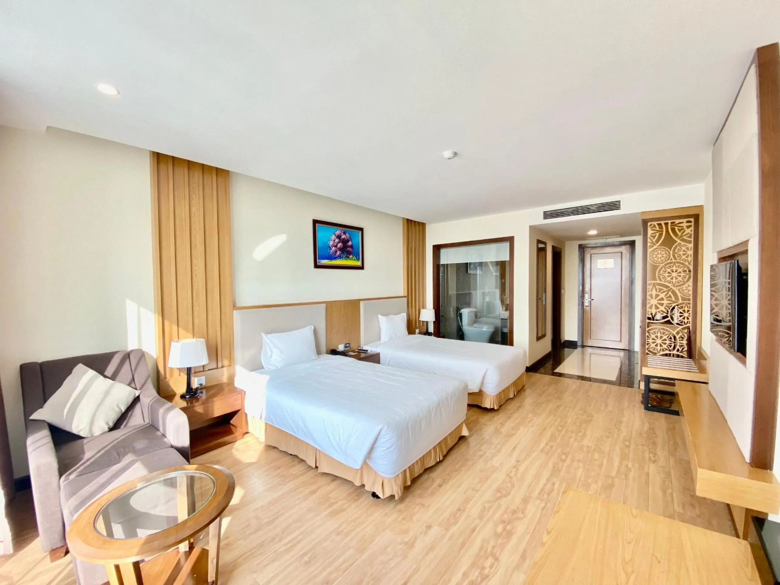 Photo of the whole room, Bed in Muong Thanh Luxury Buon Ma Thuot Hotel