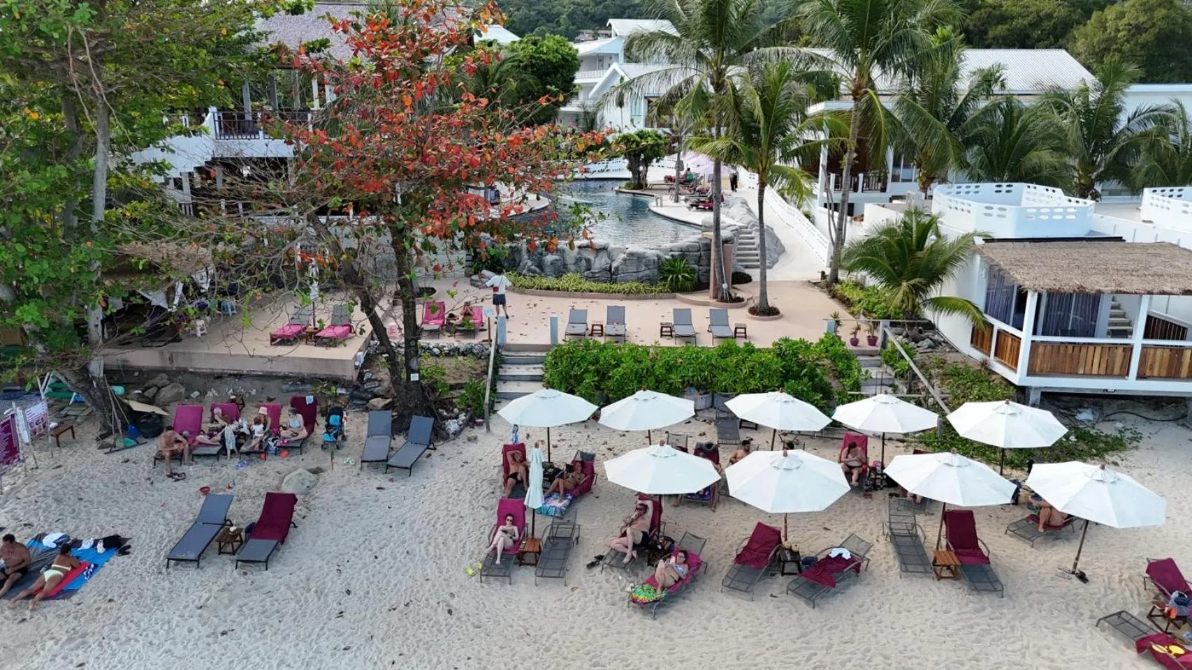 Beach in White Sand Samui Resort