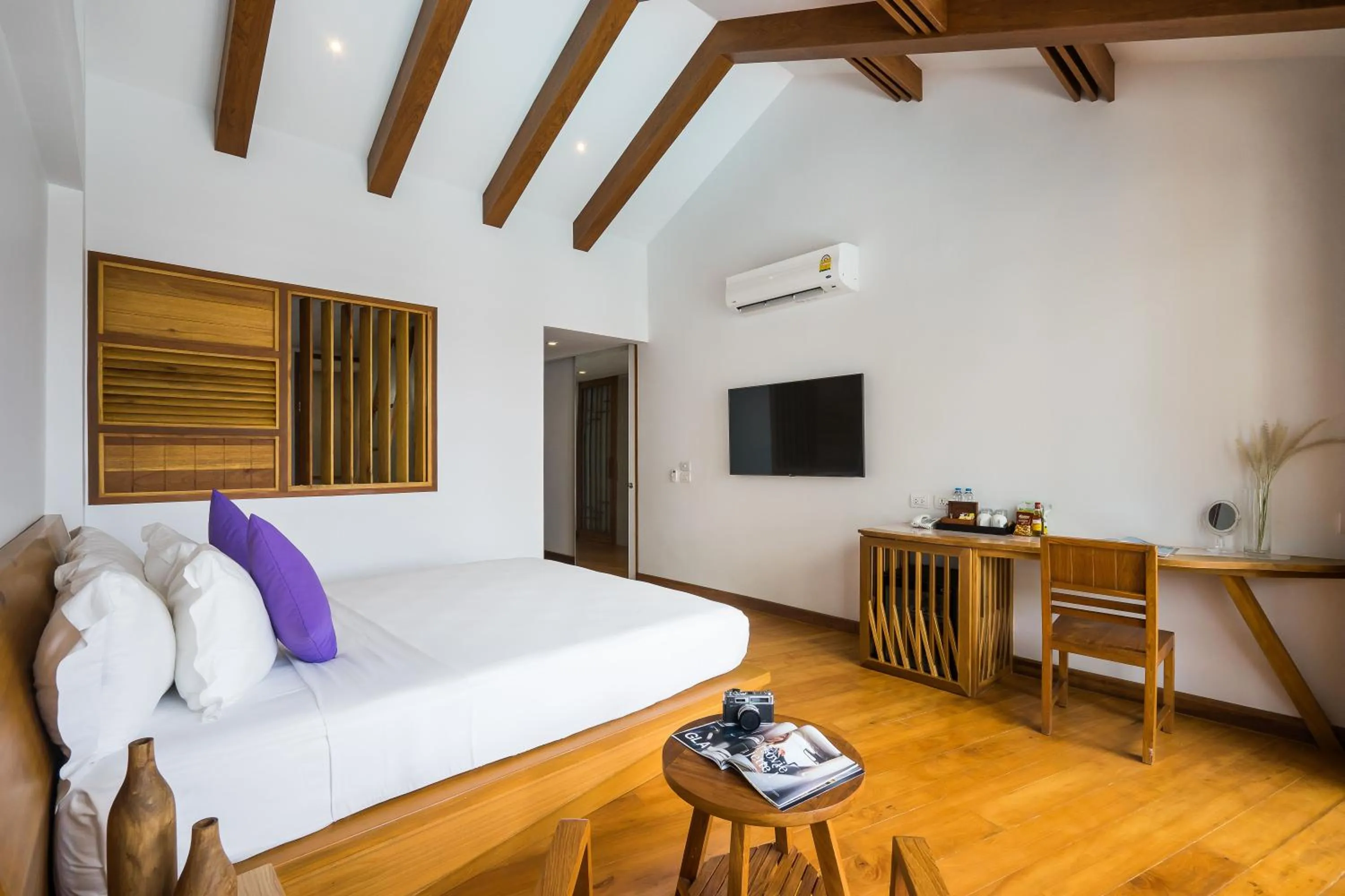 Bedroom, Bed in White Sand Samui Resort