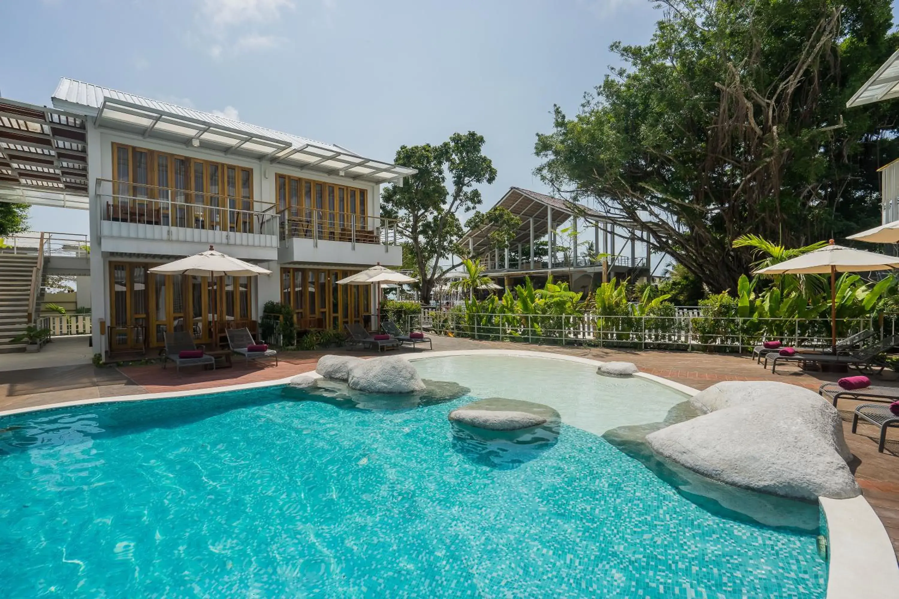 Swimming pool in White Sand Samui Resort Swimming pool in White Sand Samui Resort