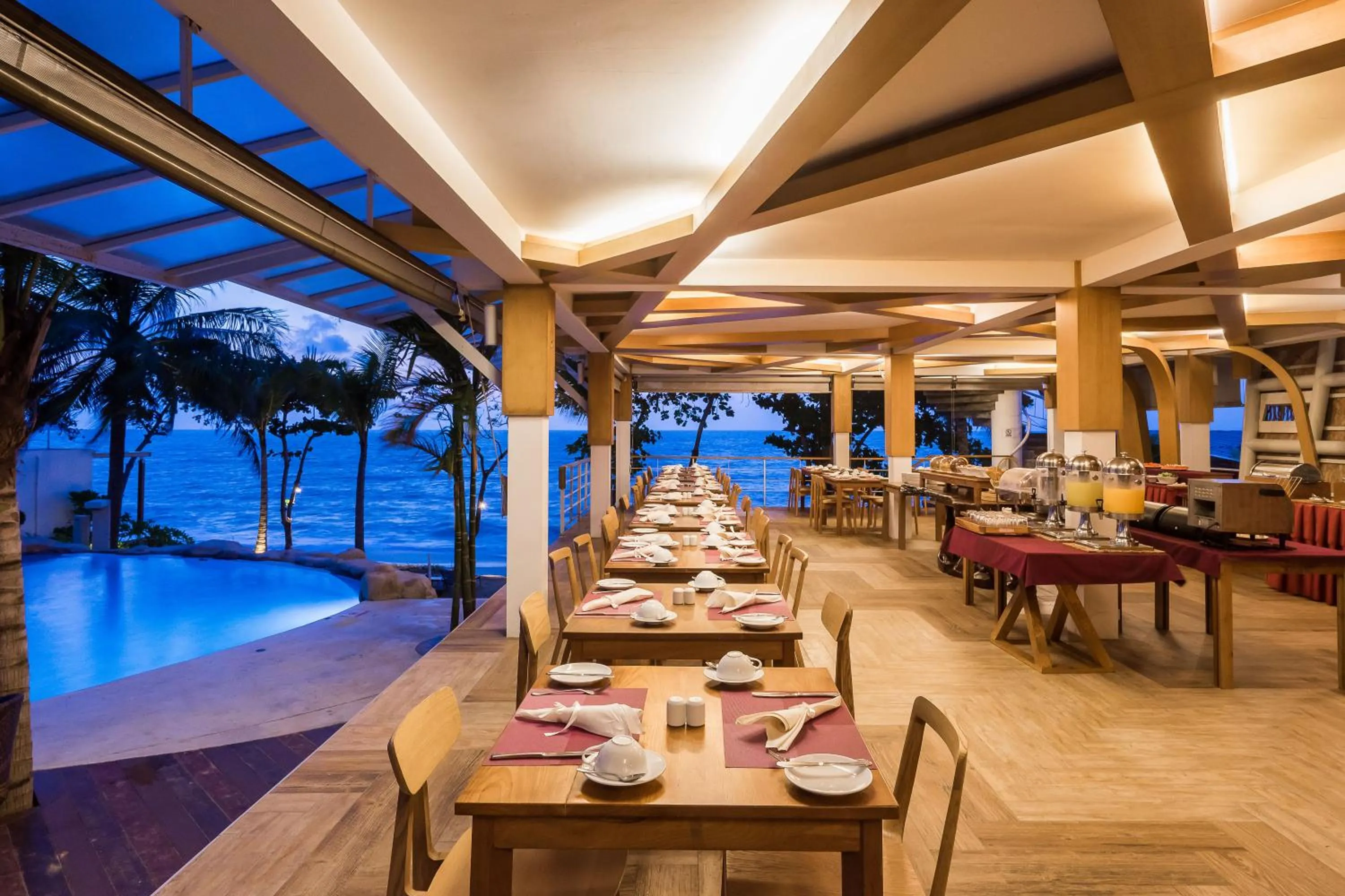 Restaurant/places to eat in White Sand Samui Resort