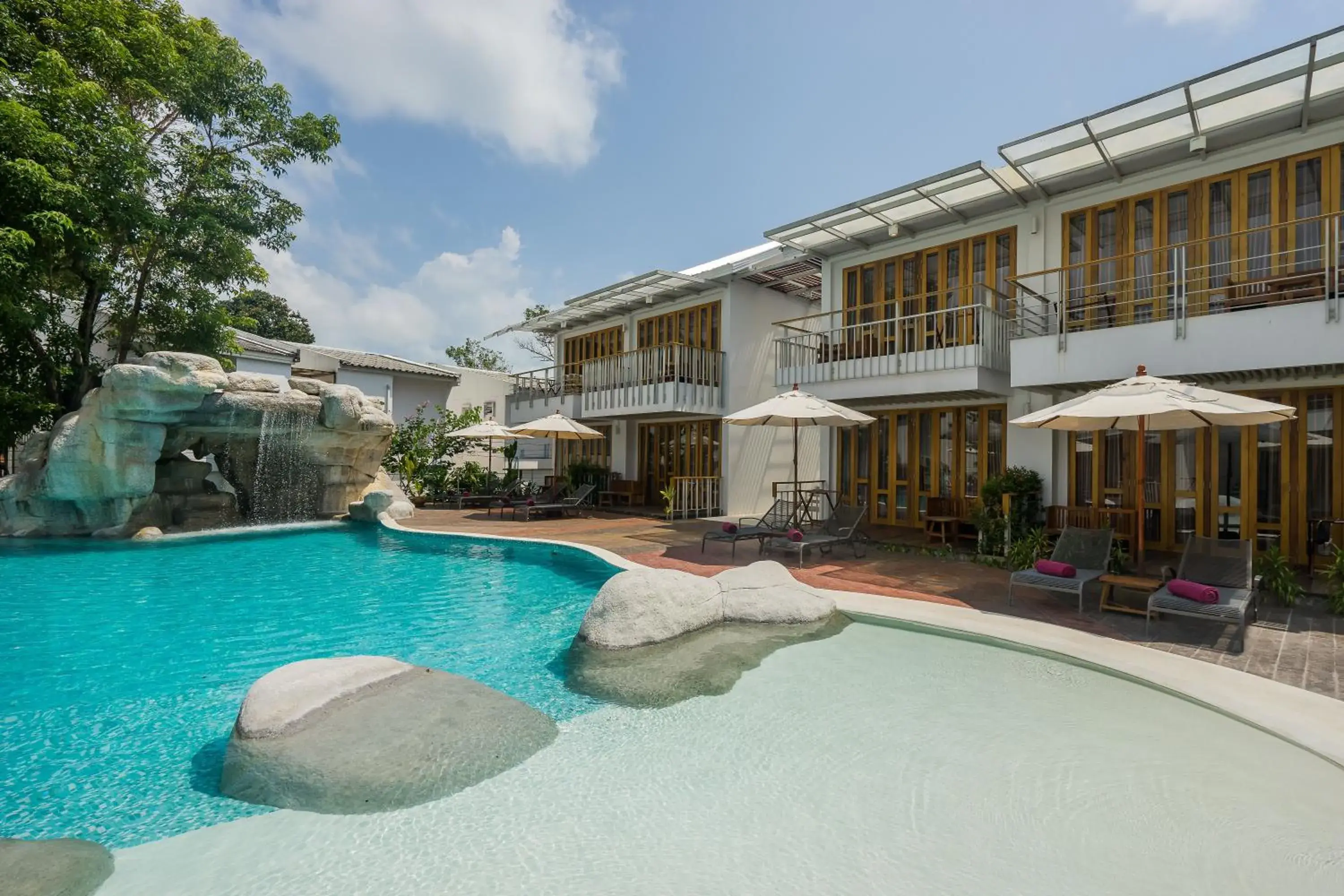 Pool view in White Sand Samui Resort Pool view in White Sand Samui Resort
